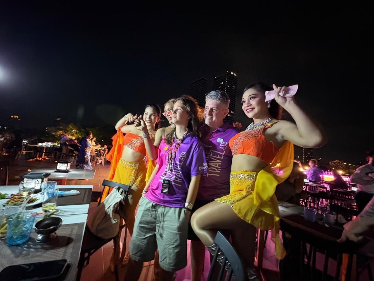 Bangkok Chao Phraya River Dinner Cruise with Unlimited Beer