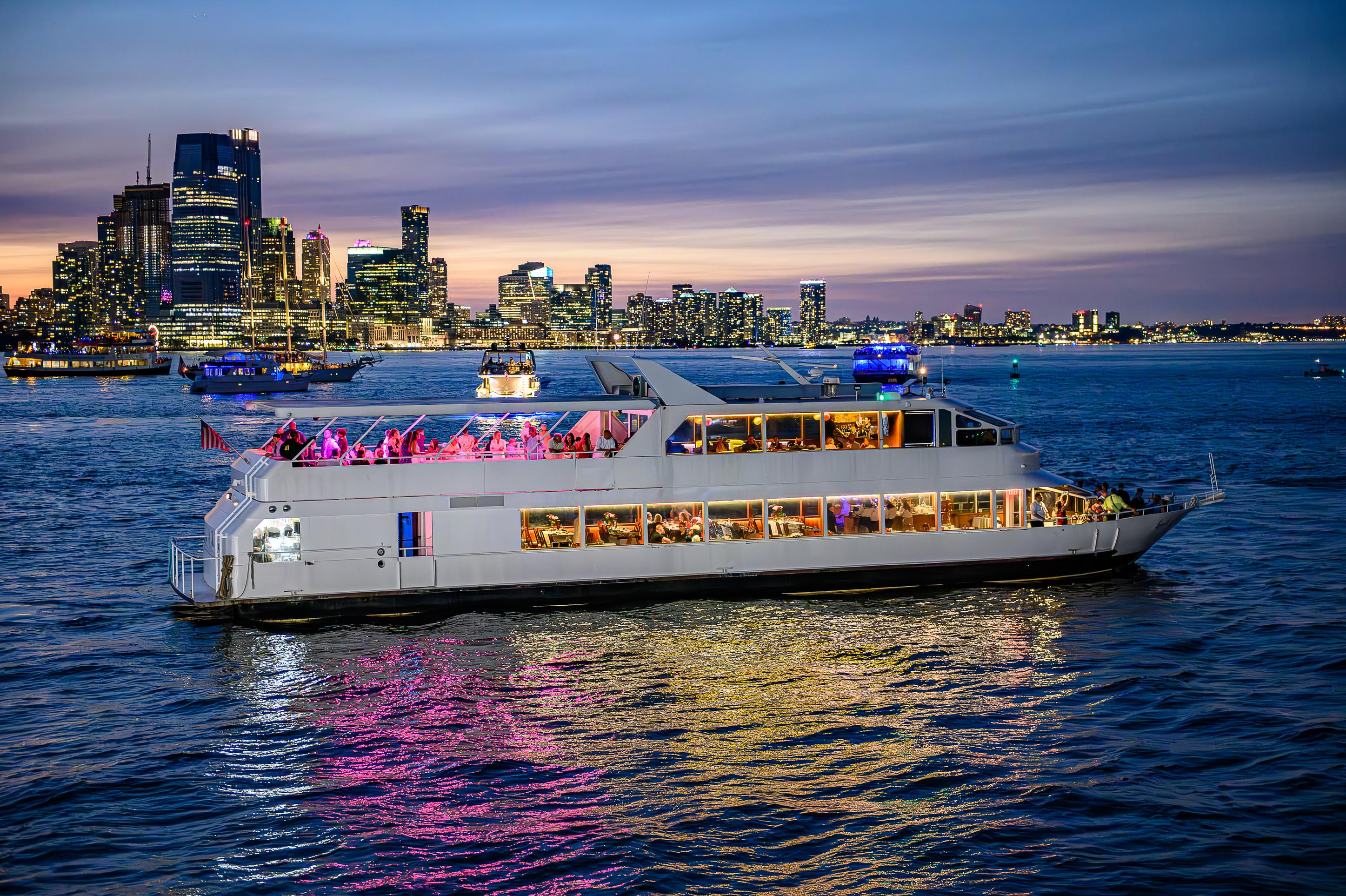 New York City: Gourmet Dinner Cruise with Live Music - 2026 (Verified Reviews)