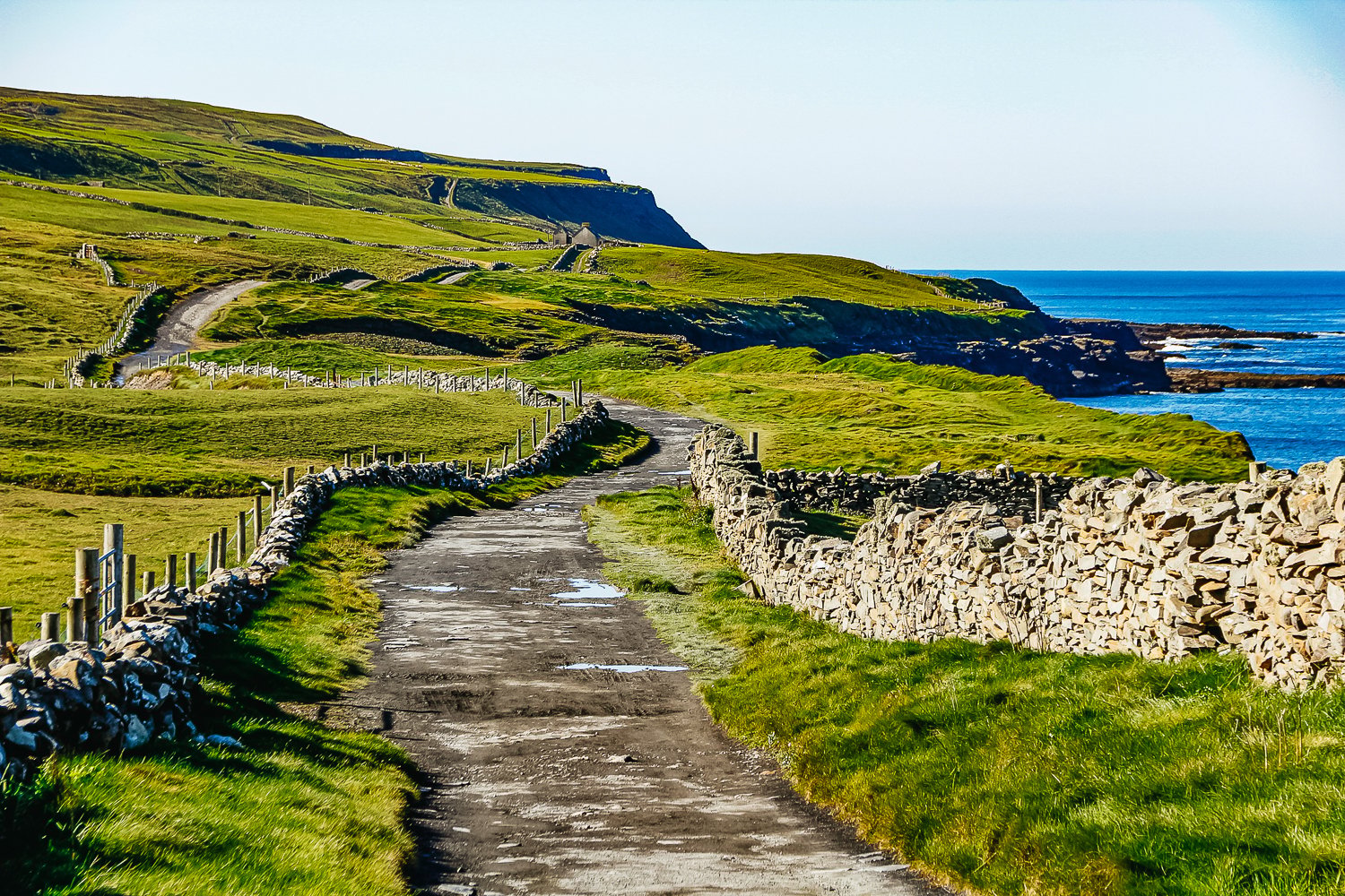 Aran Islands & Cliffs of Moher Day Tour with Cruise from Galway