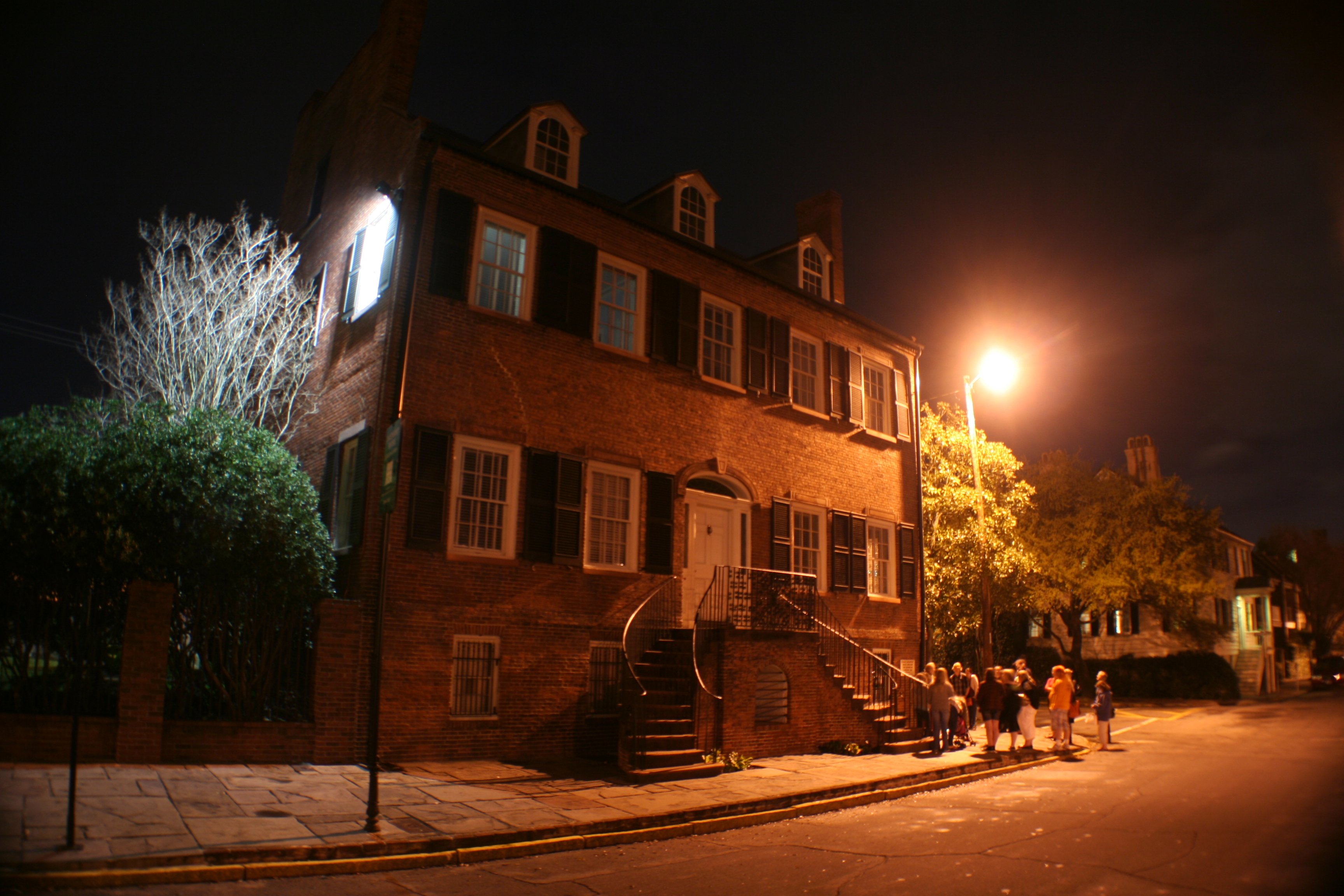 Savannah: Pub Crawl and Ghost Tour