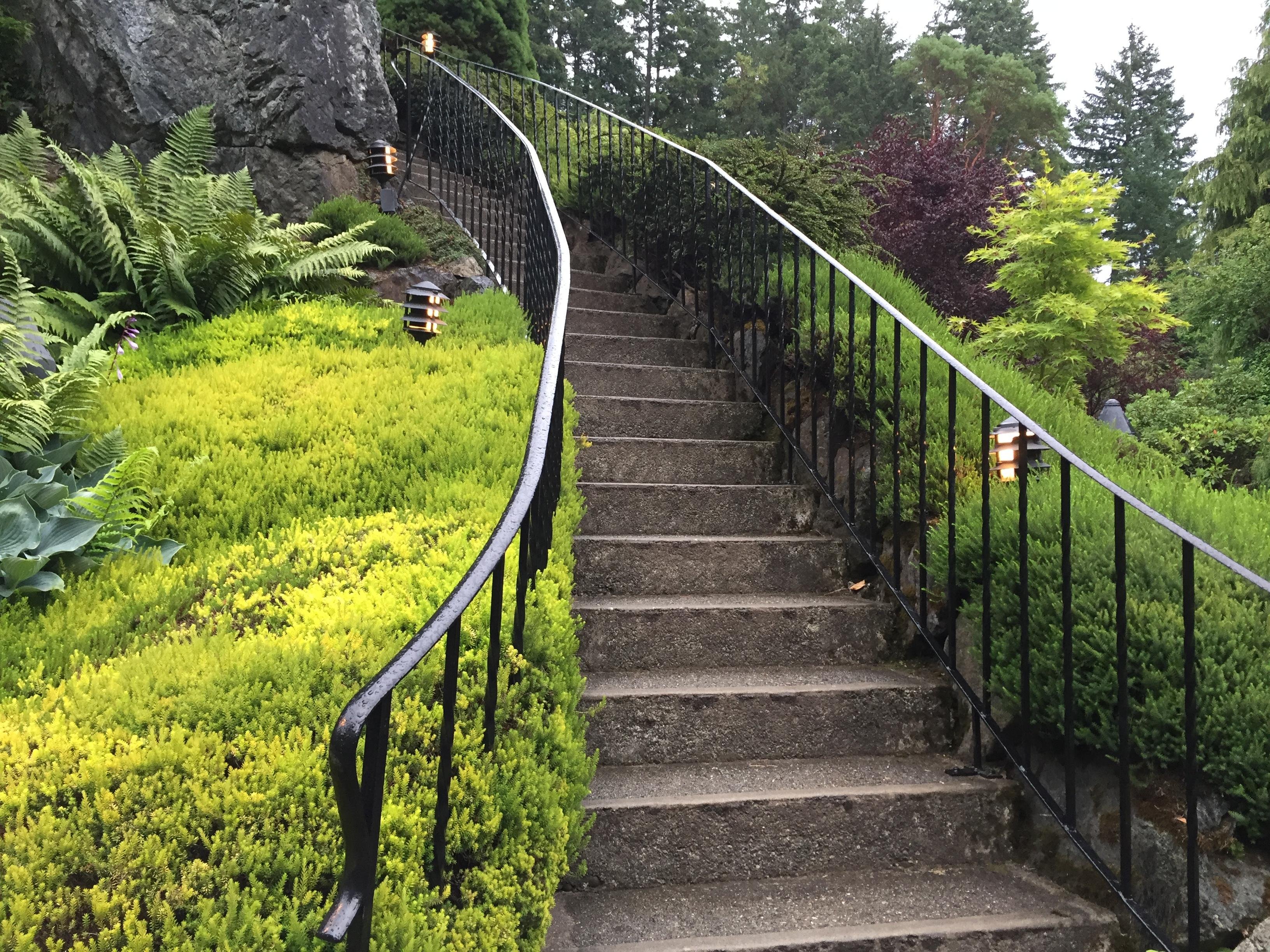 Victoria City Highlights & Butchart Gardens Guided Combo