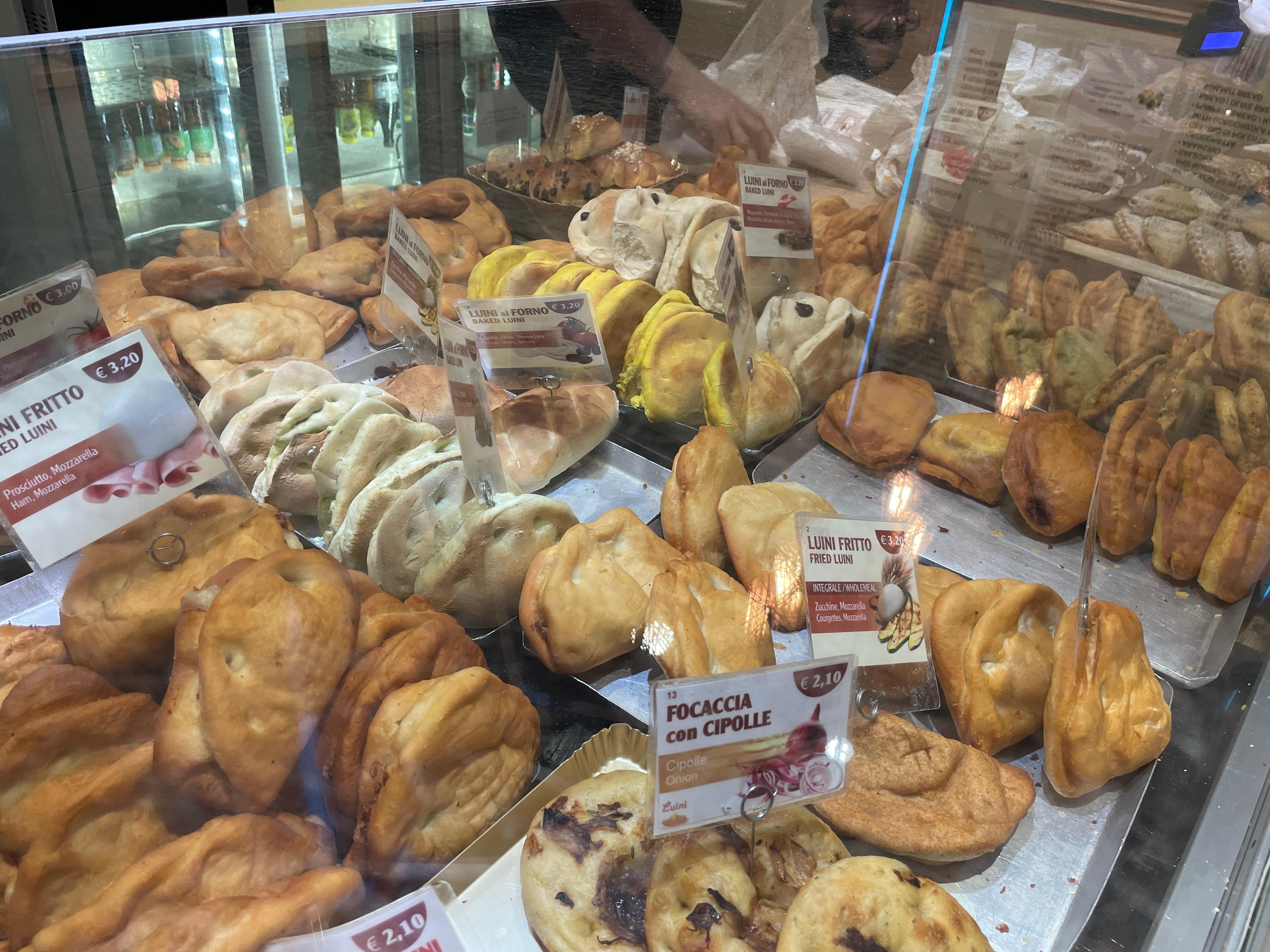 Milan History & Street Food Walk with Wine