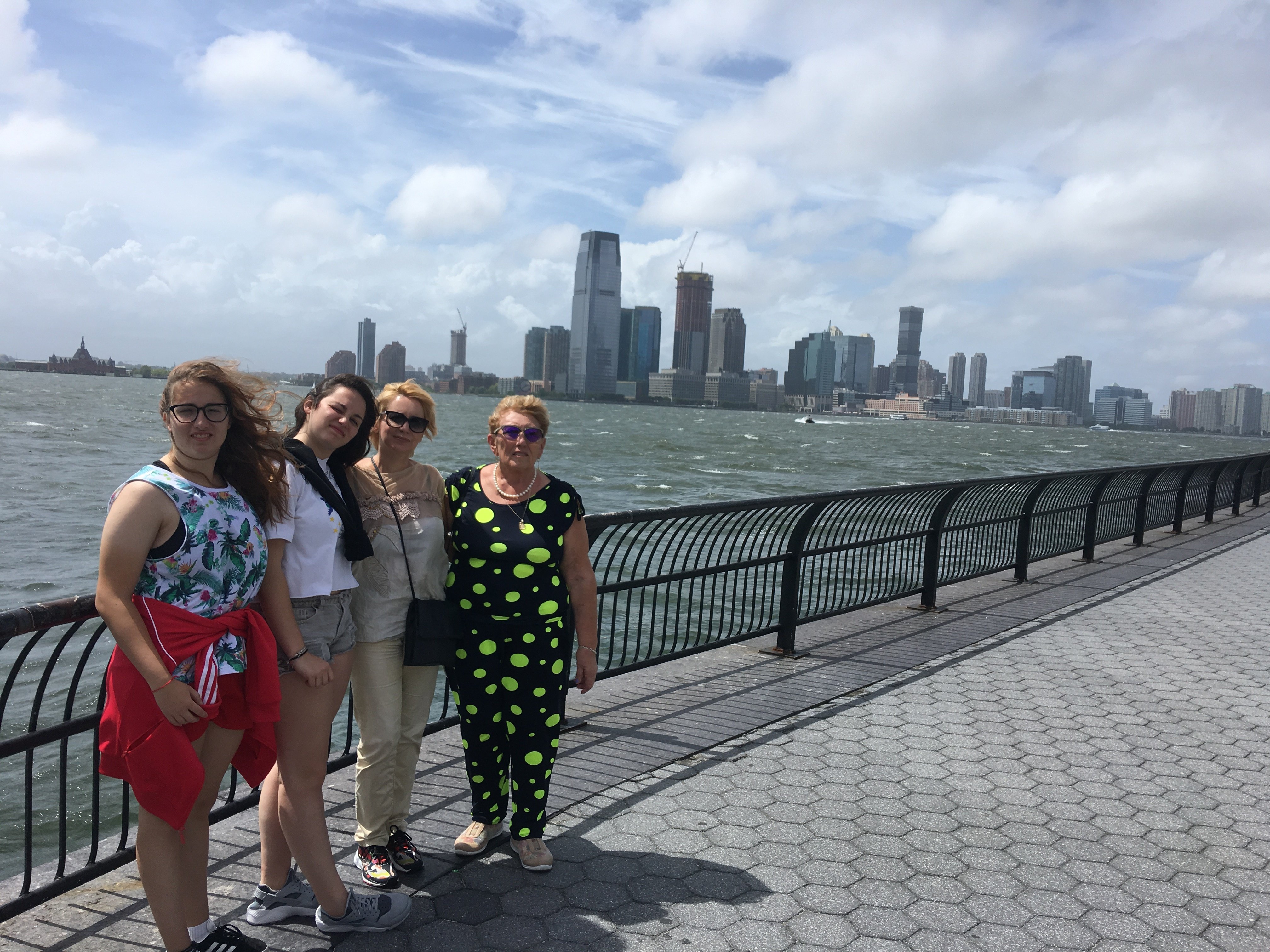 Private Customizable NYC Tour with Driver & Guide