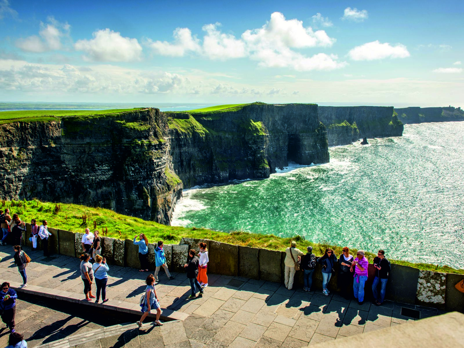 Cliffs of Moher & Bunratty Castle Small Group Day Tour from Dublin