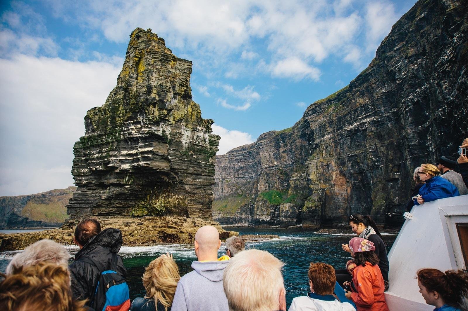 Cliffs of Moher & Bunratty Castle Small Group Day Tour from Dublin