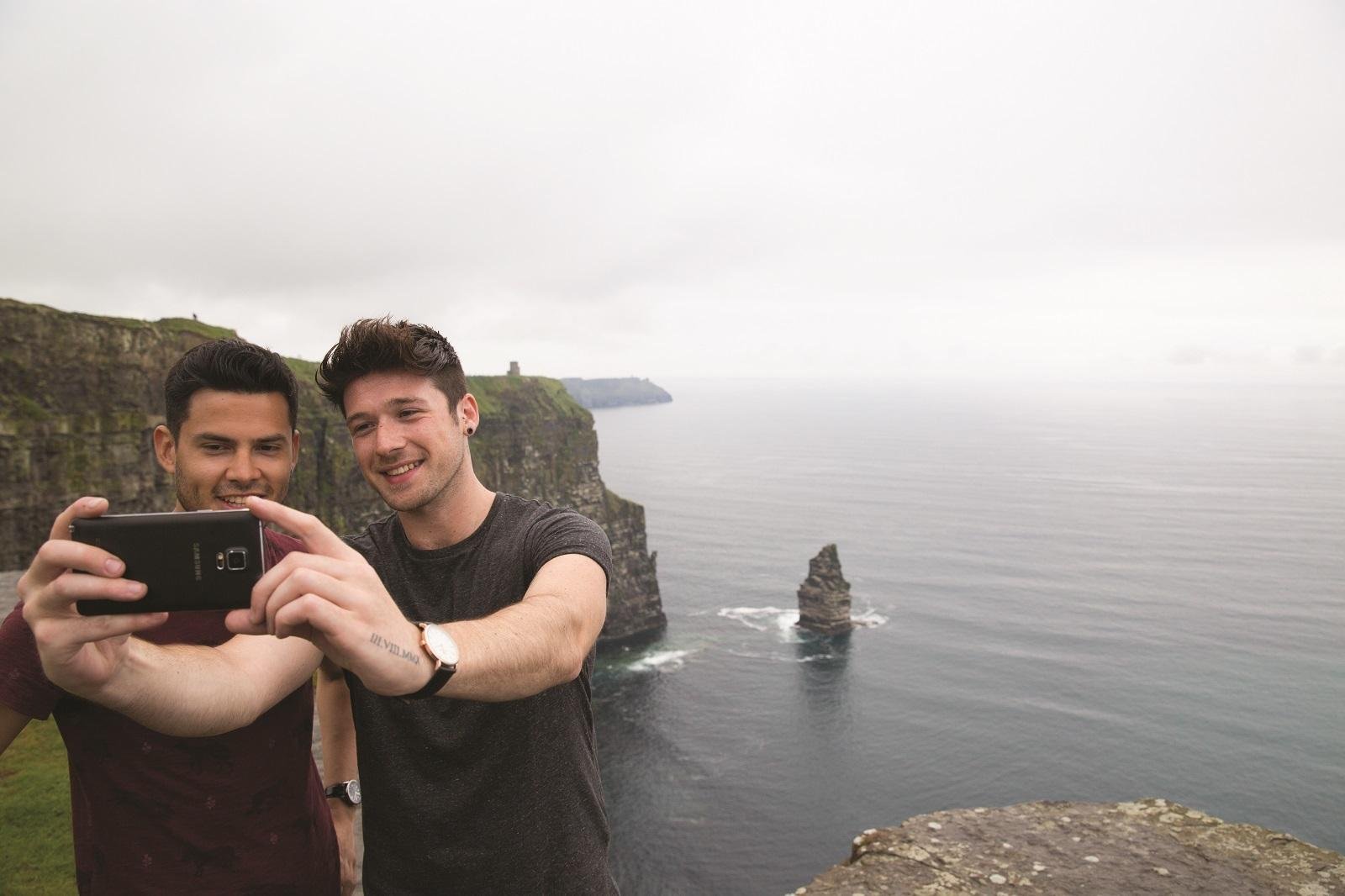 Cliffs of Moher & Bunratty Castle Small Group Day Tour from Dublin