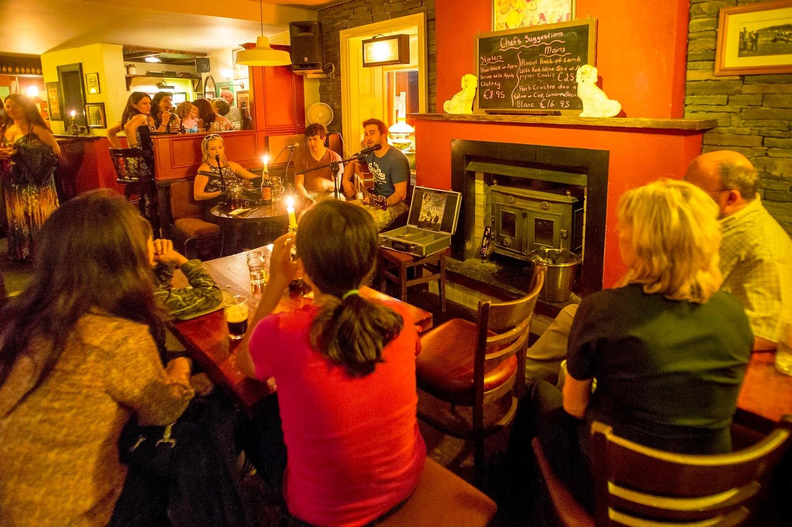 Cliffs of Moher & Bunratty Castle Small Group Day Tour from Dublin