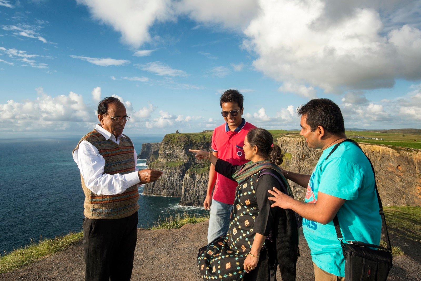 Cliffs of Moher & Bunratty Castle Small Group Day Tour from Dublin