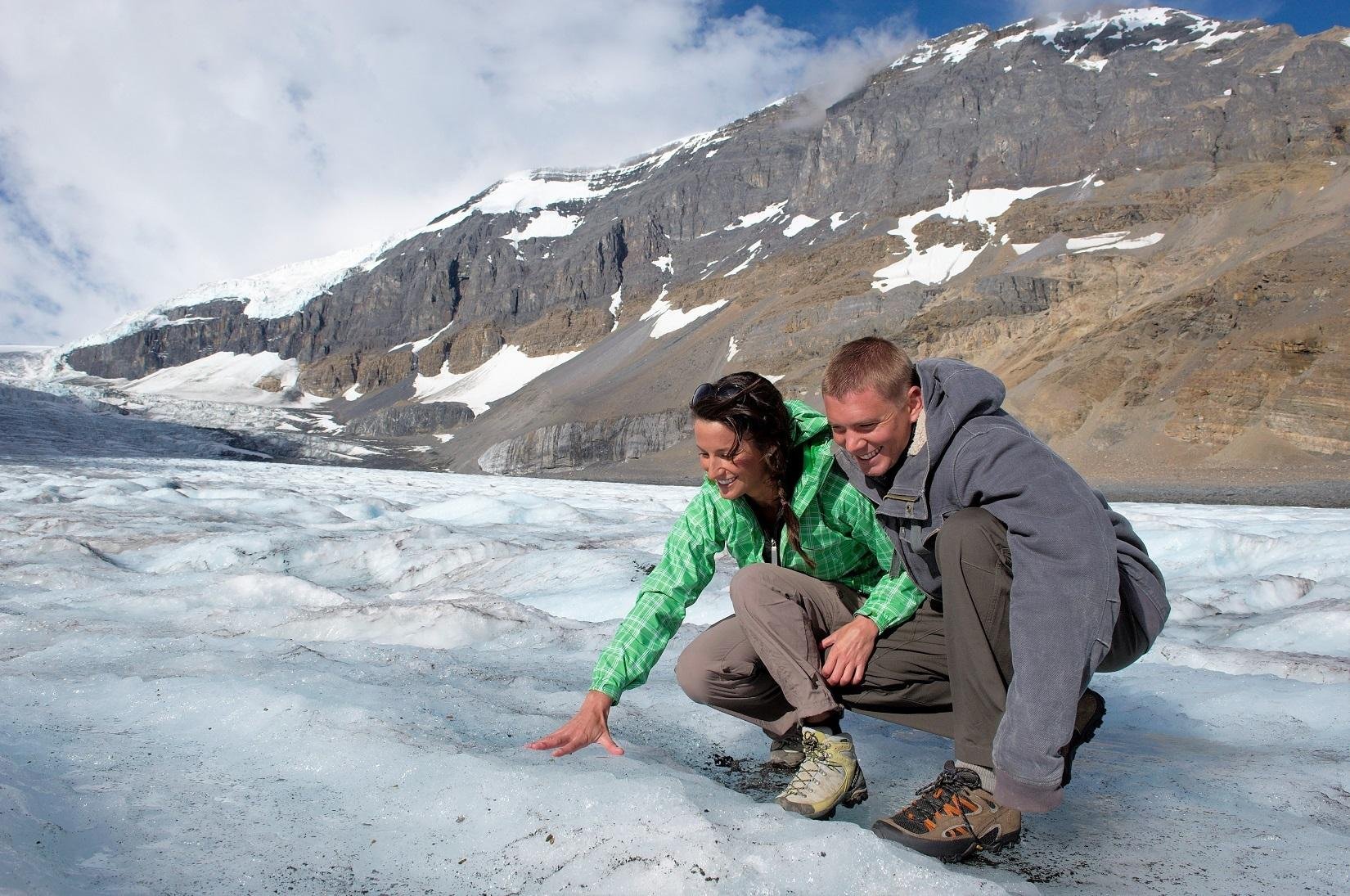 Icefields Parkway tour from Jasper — Athabasca Falls, Columbia Icefield and Peyto Lake — image 2