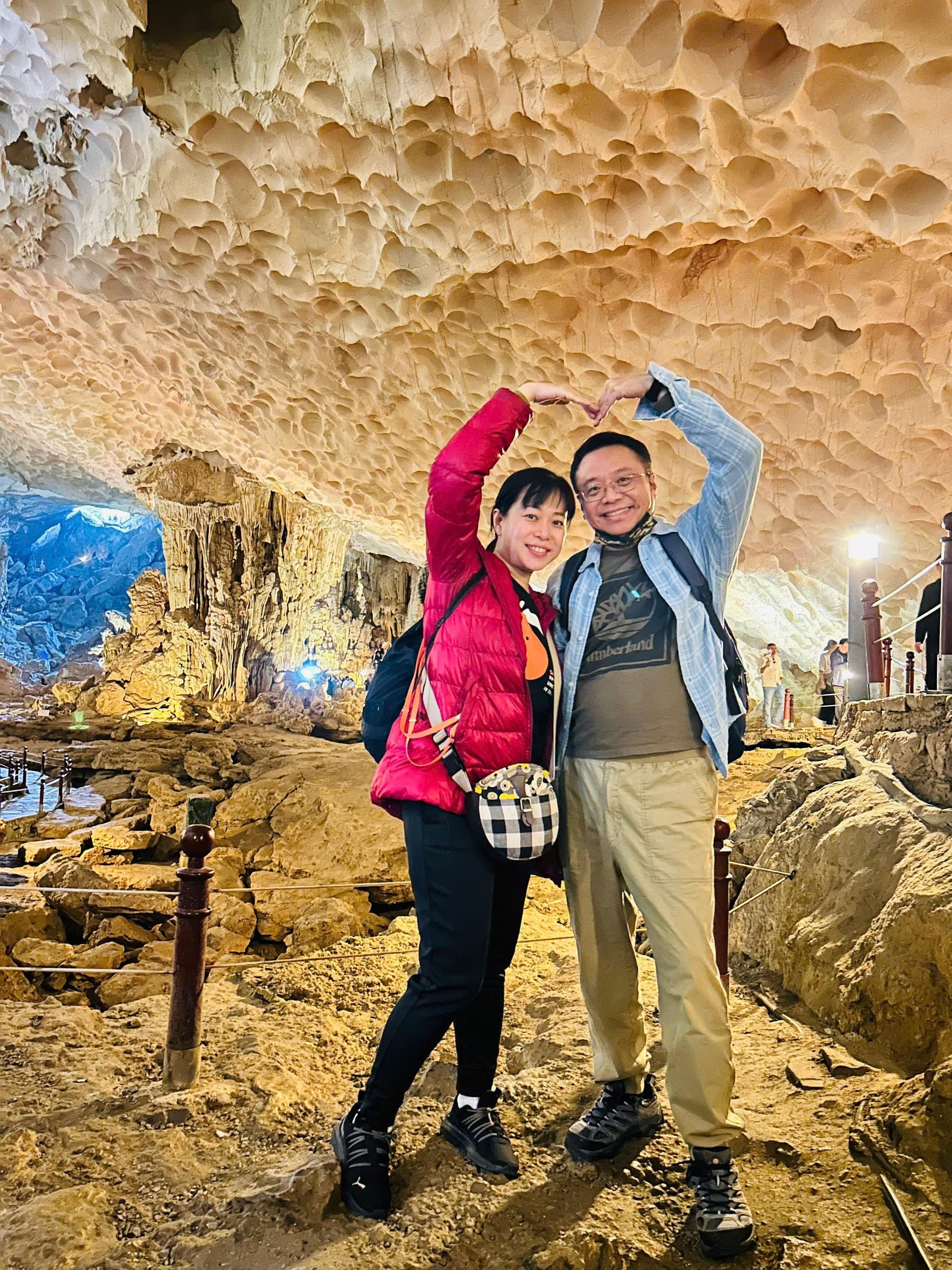 Ha Long Bay Full-Day Cruise: Caves, Kayaking & Scenic Views
