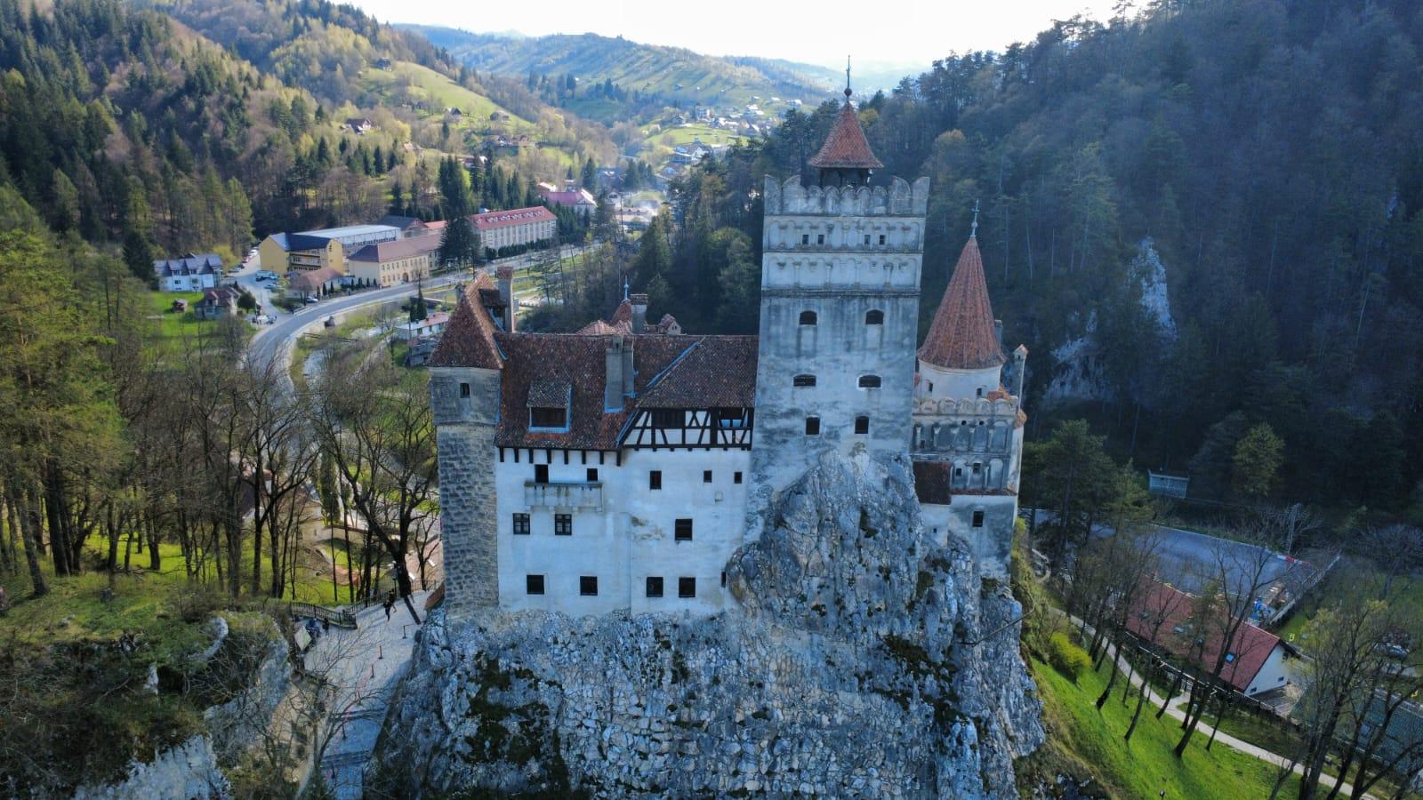 Transylvanian Highlights: Peles, Bran & Brasov Day Trip