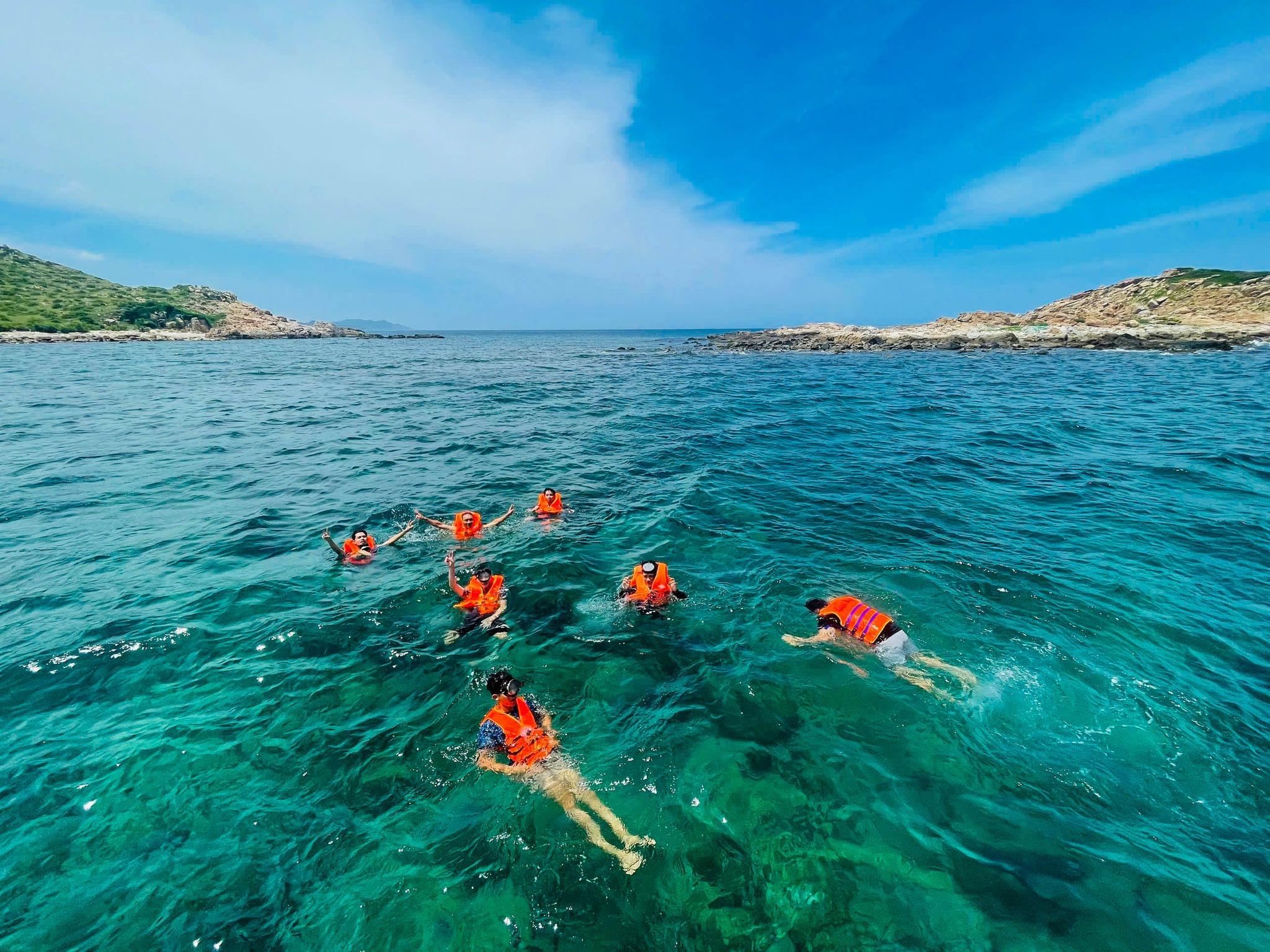 Hon Mun Island Private Speedboat Tour with Seafood BBQ