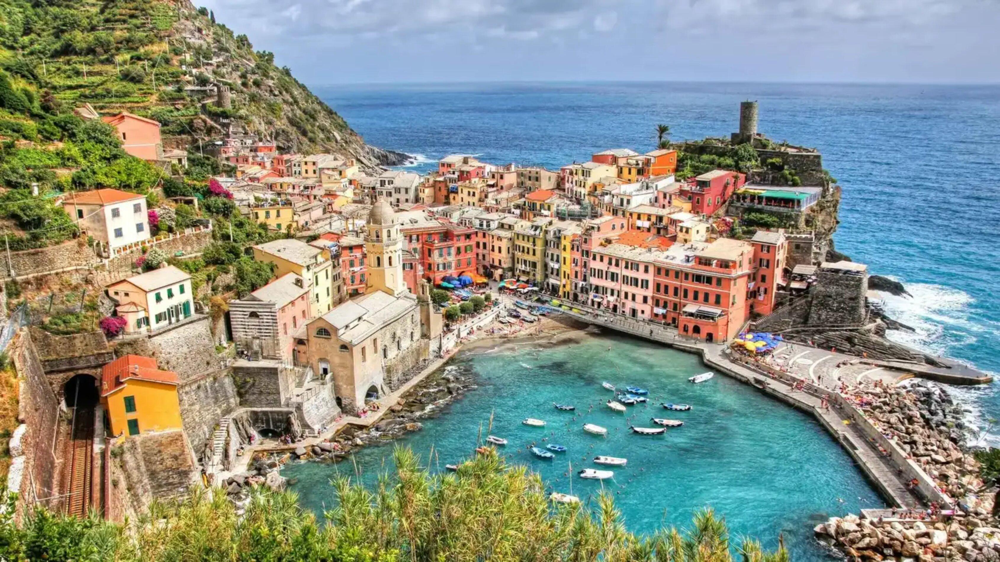 Cinque Terre Traditional Gozzo Boat Cruise from Riomaggiore