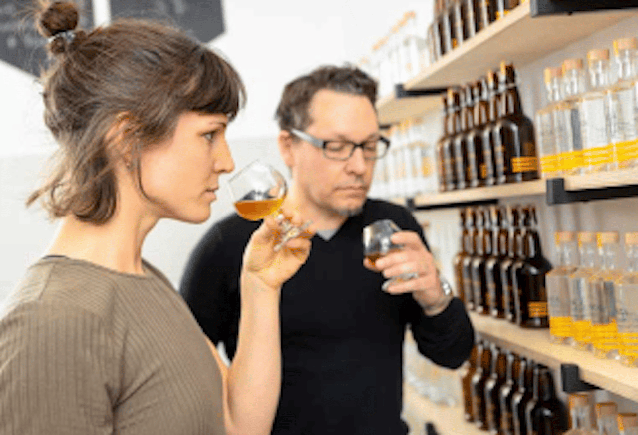 Quebec City: Honey and Distillery Tour with Tasting