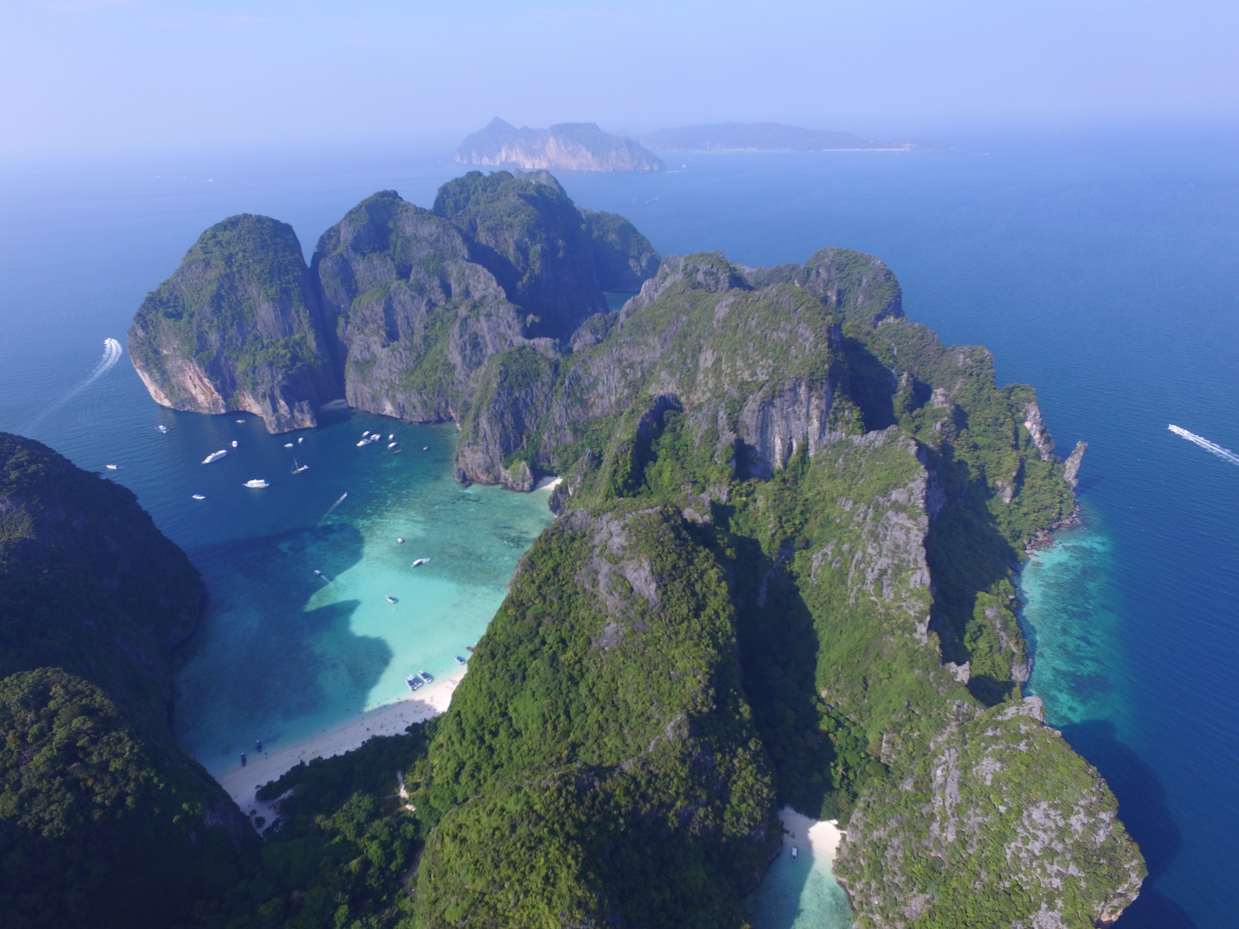 Phi Phi Islands Small-Group Speedboat with Early Maya Bay Access