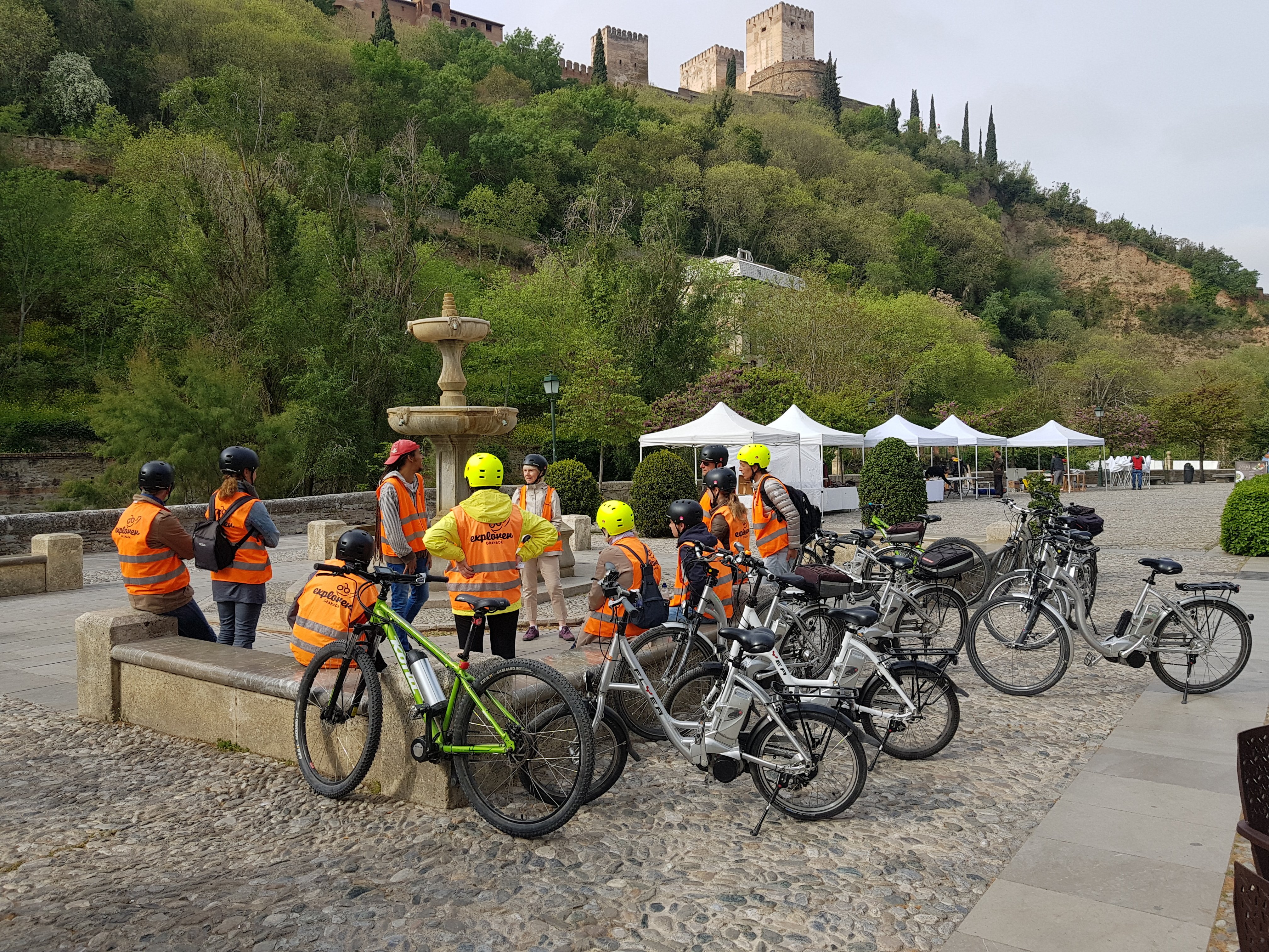 Granada Electric Bike Tour: Albaicín & Sacromonte