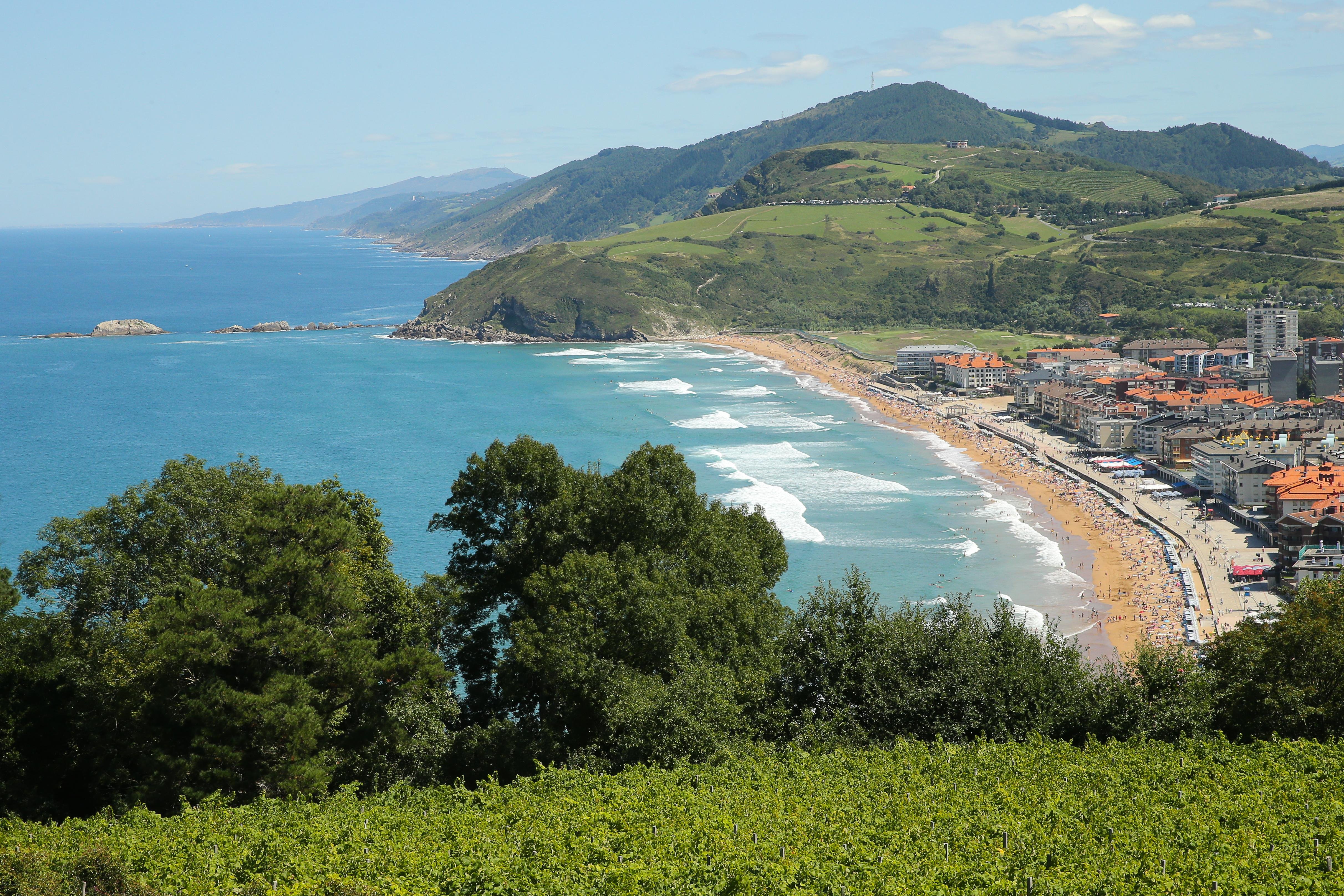Basque Coast Day Trip: Zarautz, Getaria & Zumaia from San Sebastián