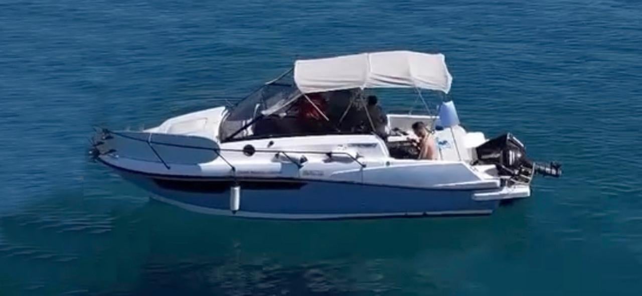 Private Luxury Boat Excursion to Menies Beach