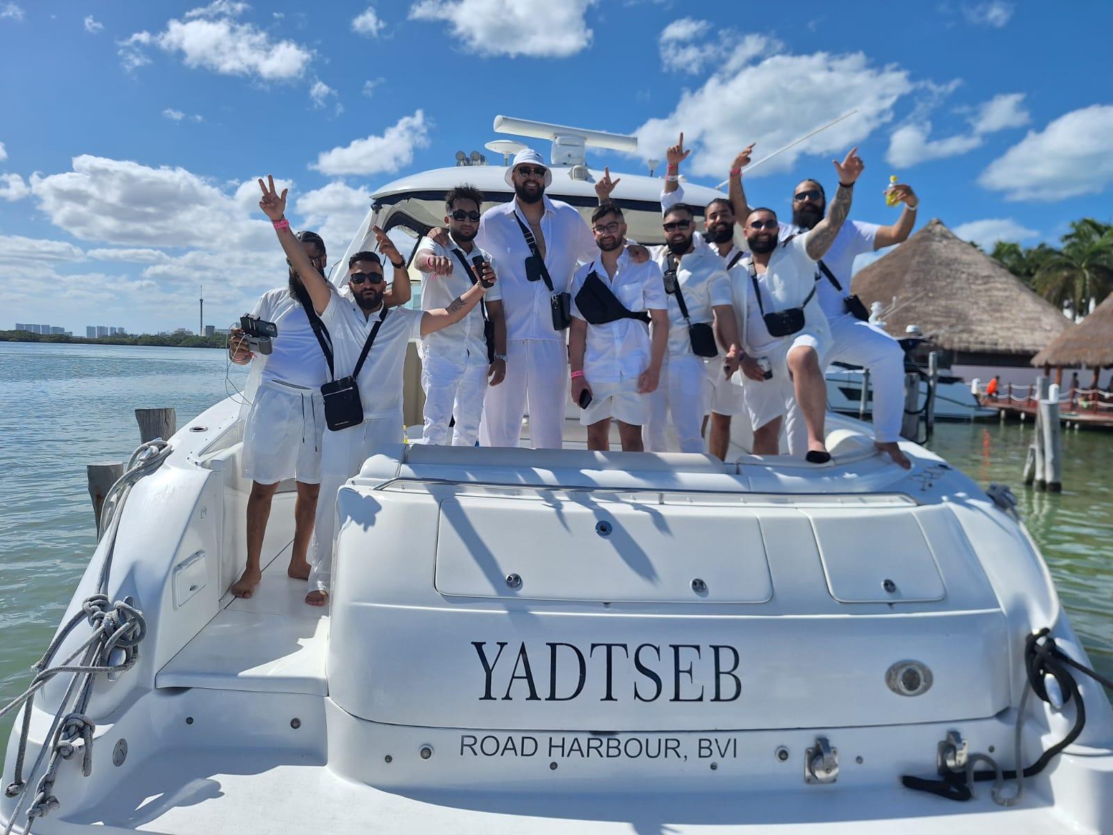Private Sea Ray Sundancer 60ft Yacht Charter in Cancun
