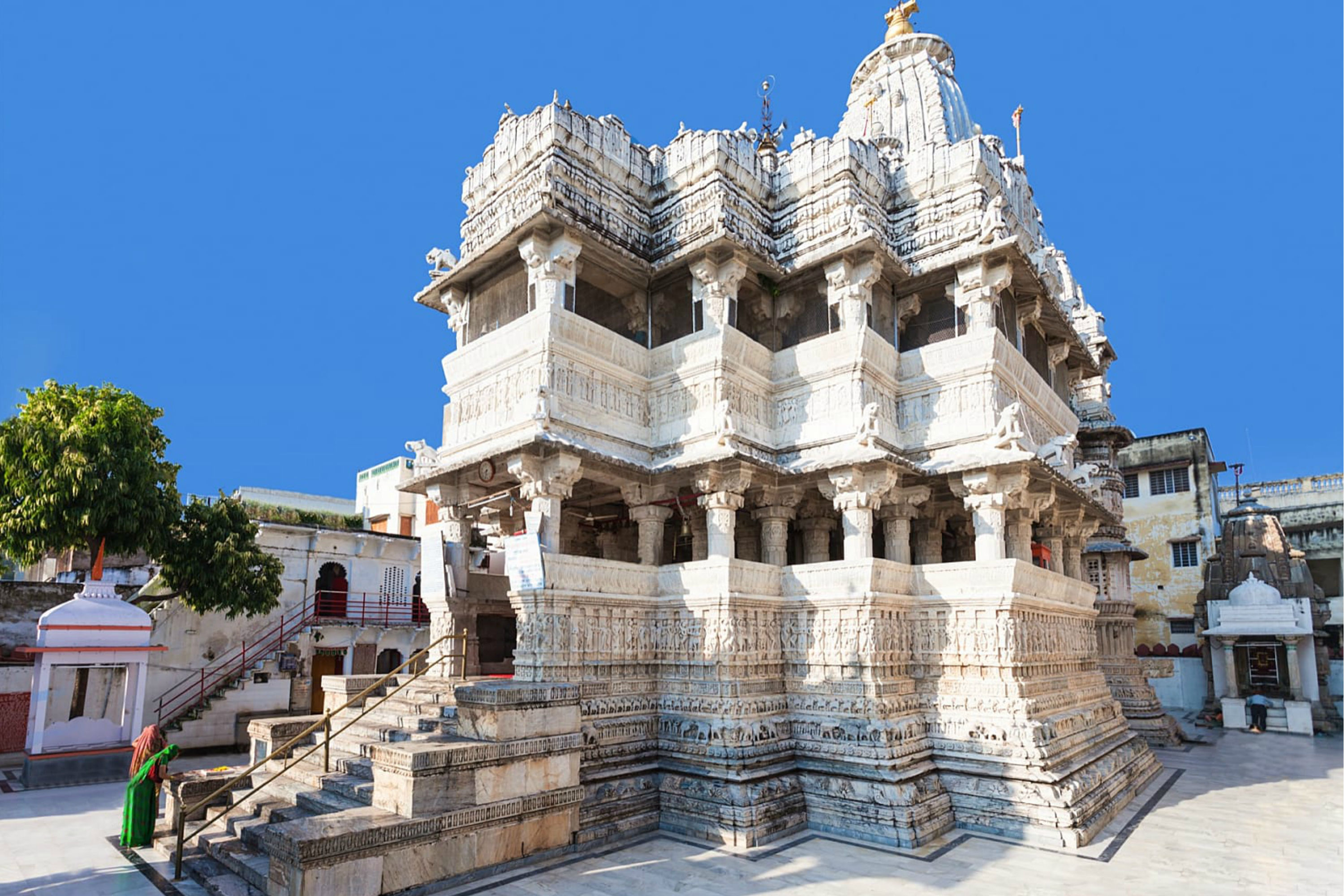 Udaipur Private City Tour: Heritage, Lakes & Sunset
