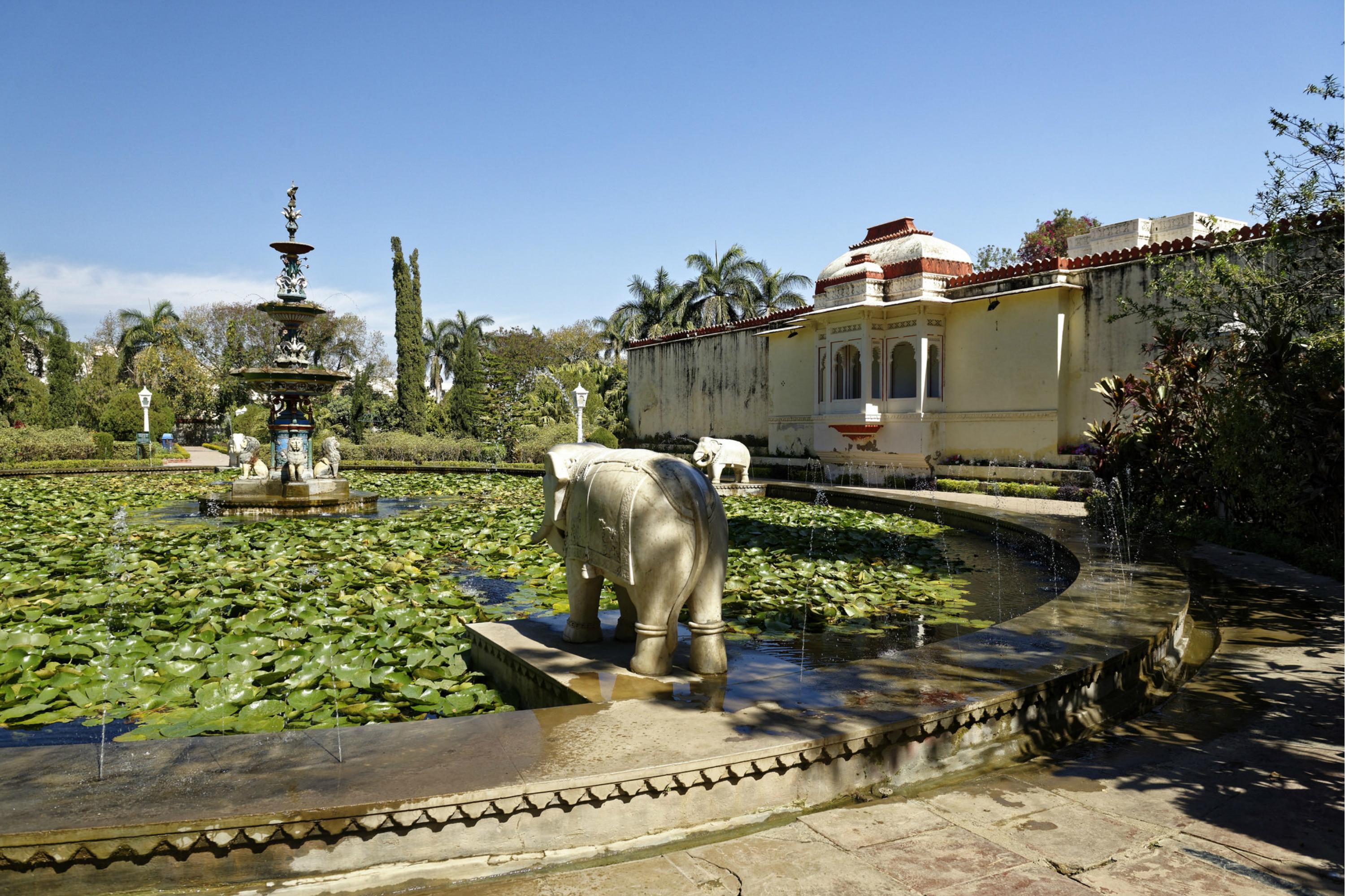 Udaipur Private City Tour: Heritage, Lakes & Sunset