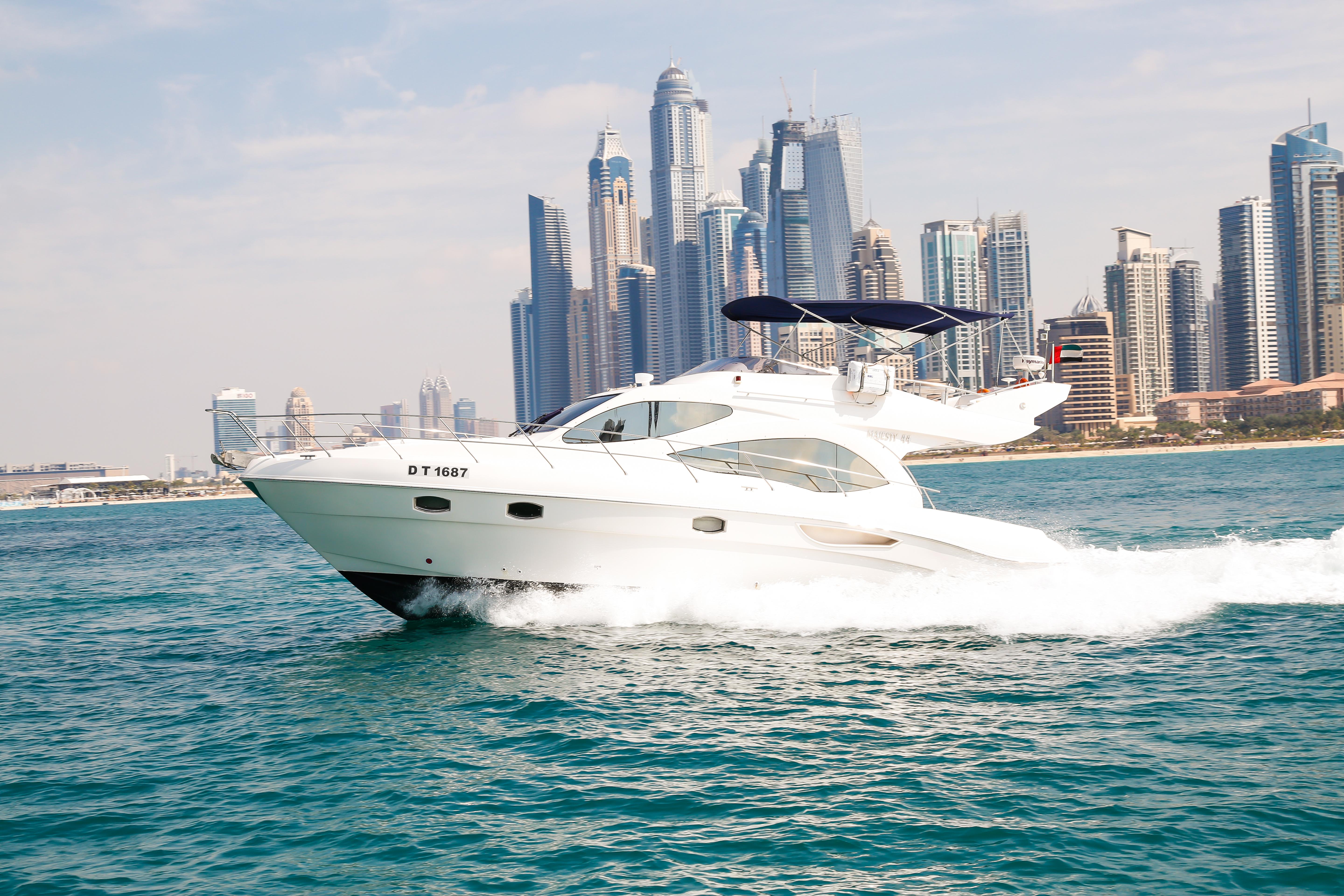 Dubai Luxury Yacht Cruise: Palm Jumeirah & Burj Al Arab