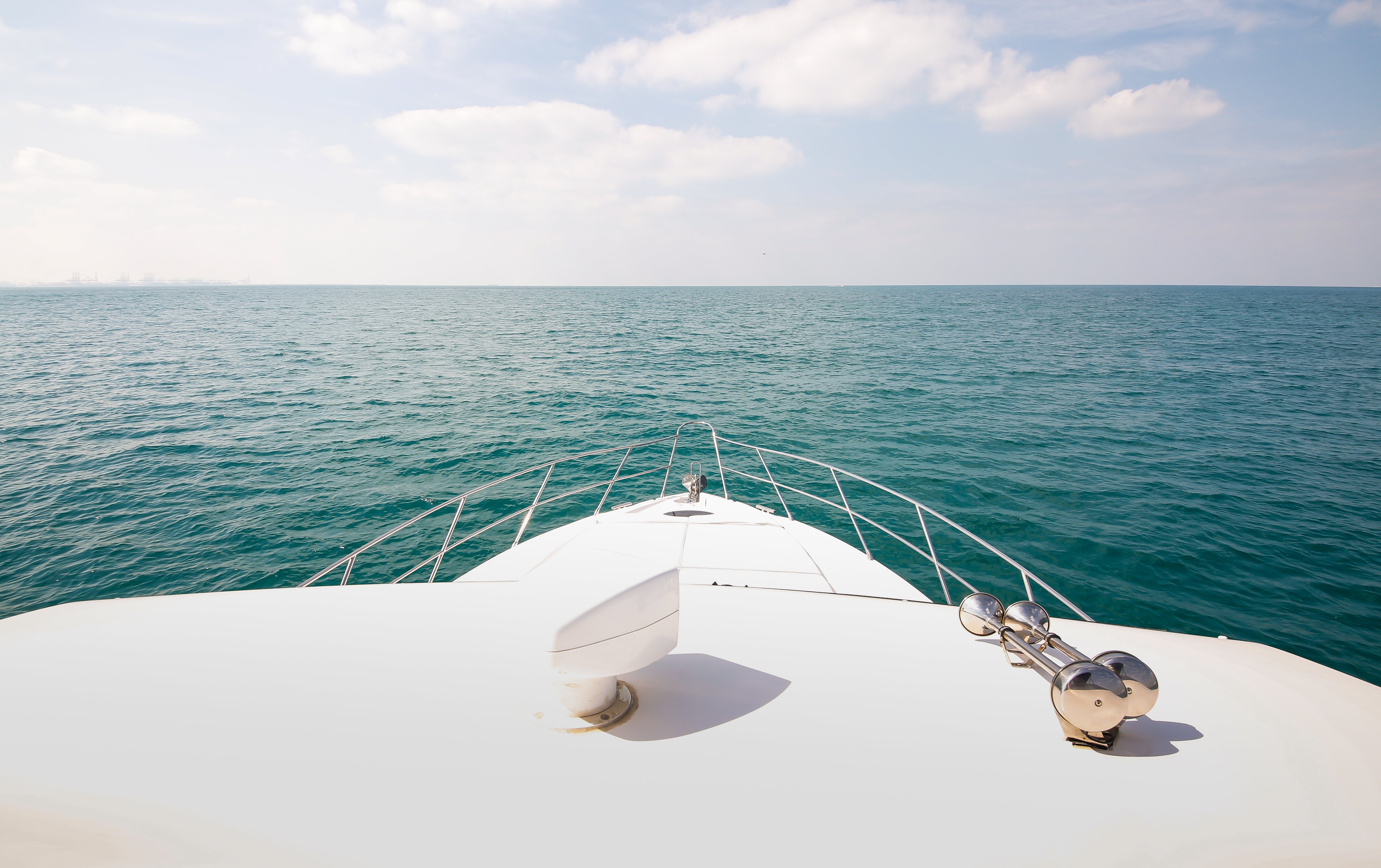 Dubai Luxury Yacht Cruise: Palm Jumeirah & Burj Al Arab