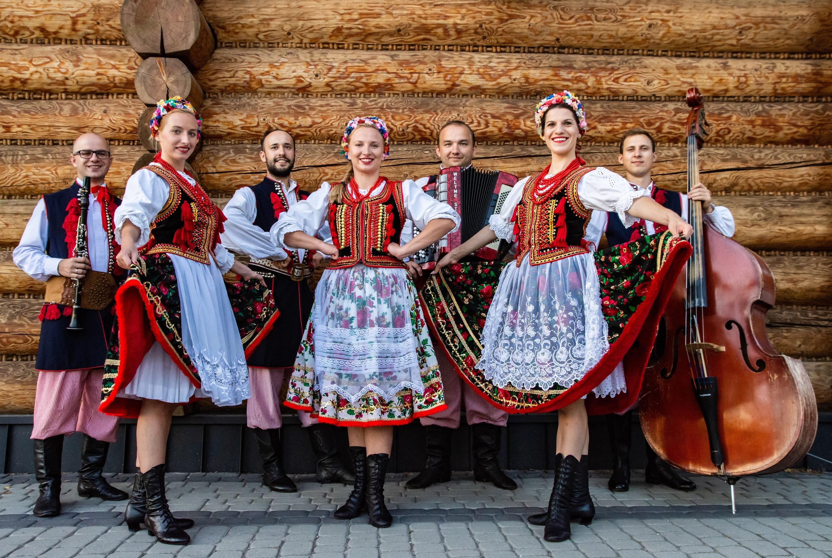 Polish Folk Evening with Unlimited Dinner by Lake Kryspinów