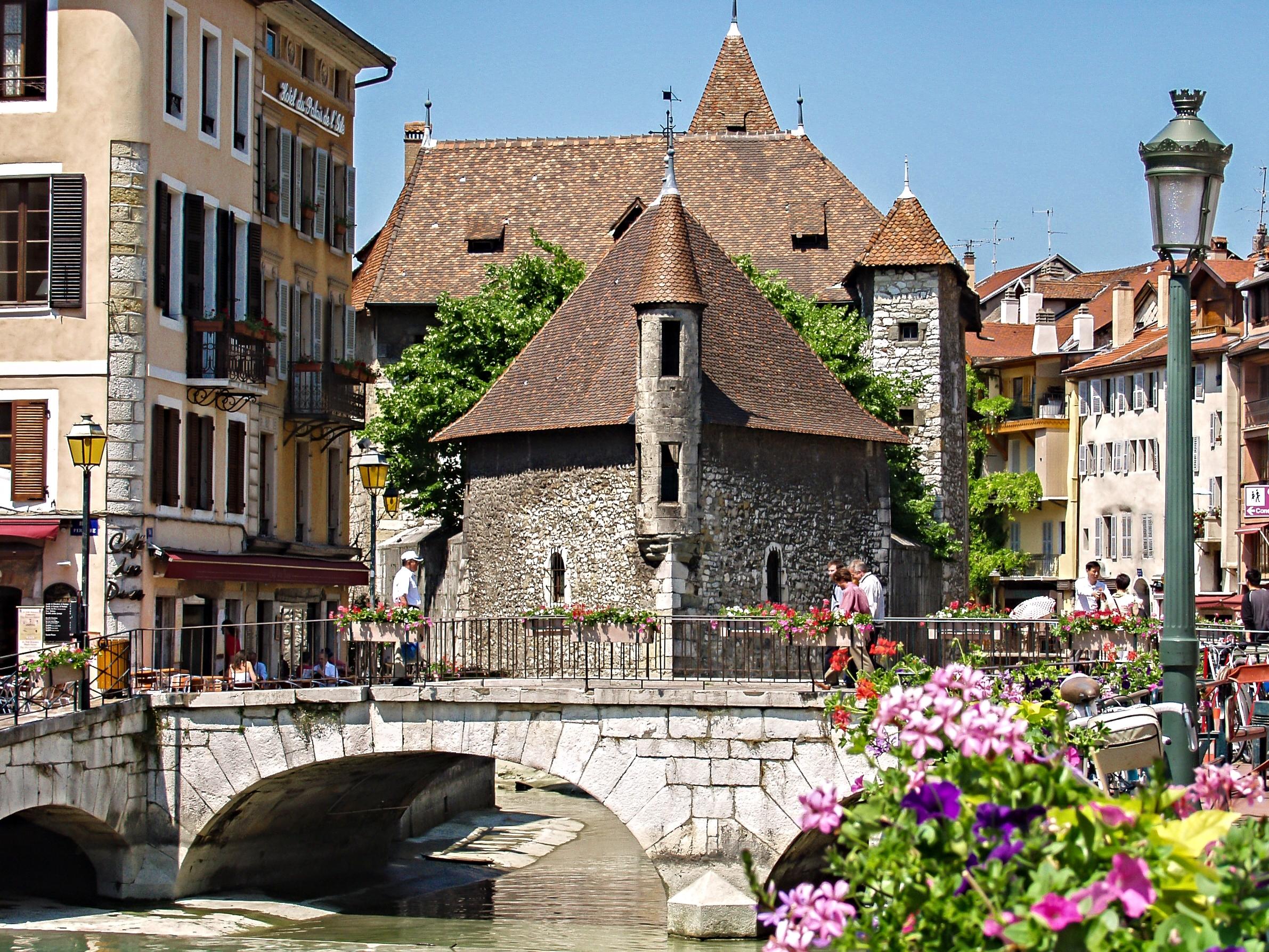 Geneva to Annecy Day Tour with Optional Lake Cruise
