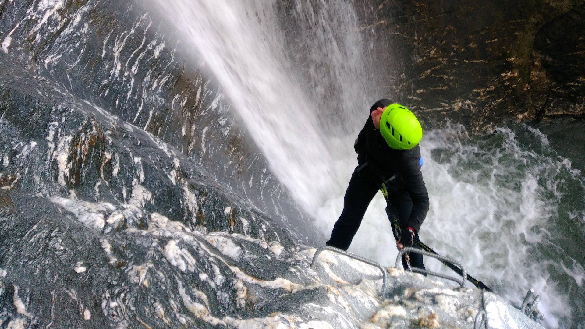 Wanaka: 4-Hour Intermediate Waterfall Cable Climb