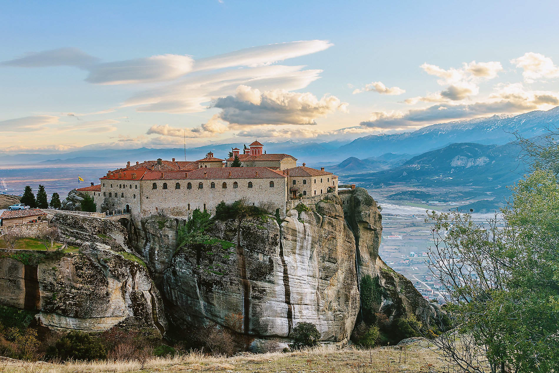 Thessaloniki to Meteora: Full-Day Guided Bus Excursion