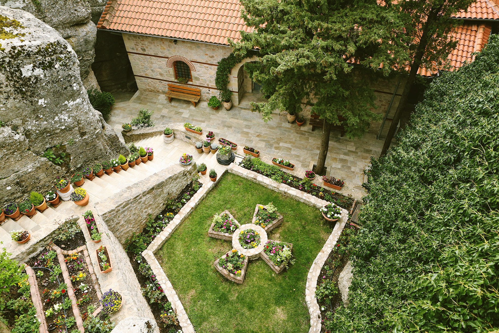 Thessaloniki to Meteora: Full-Day Guided Bus Excursion