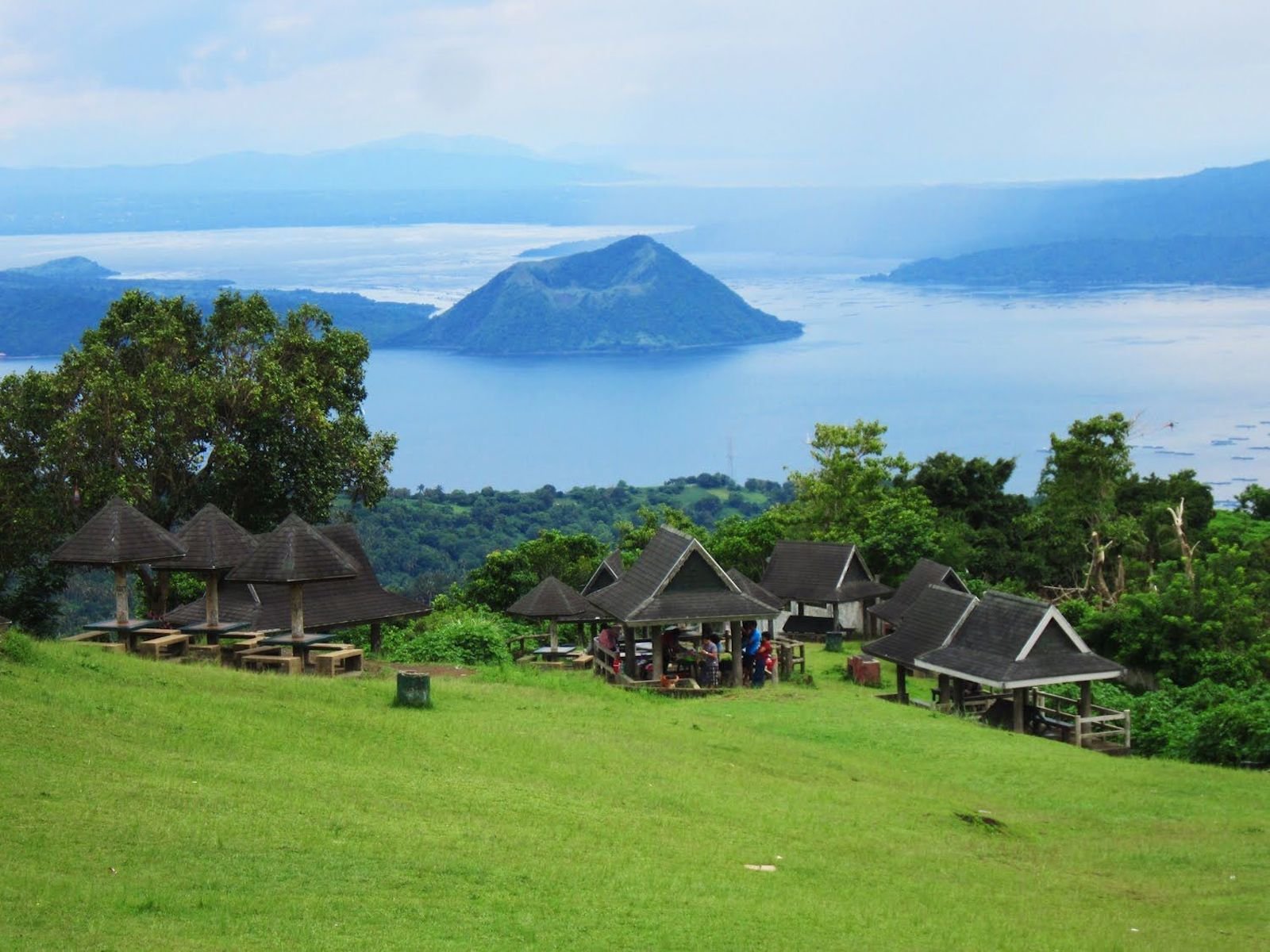Tagaytay Ridge Day Tour from Manila