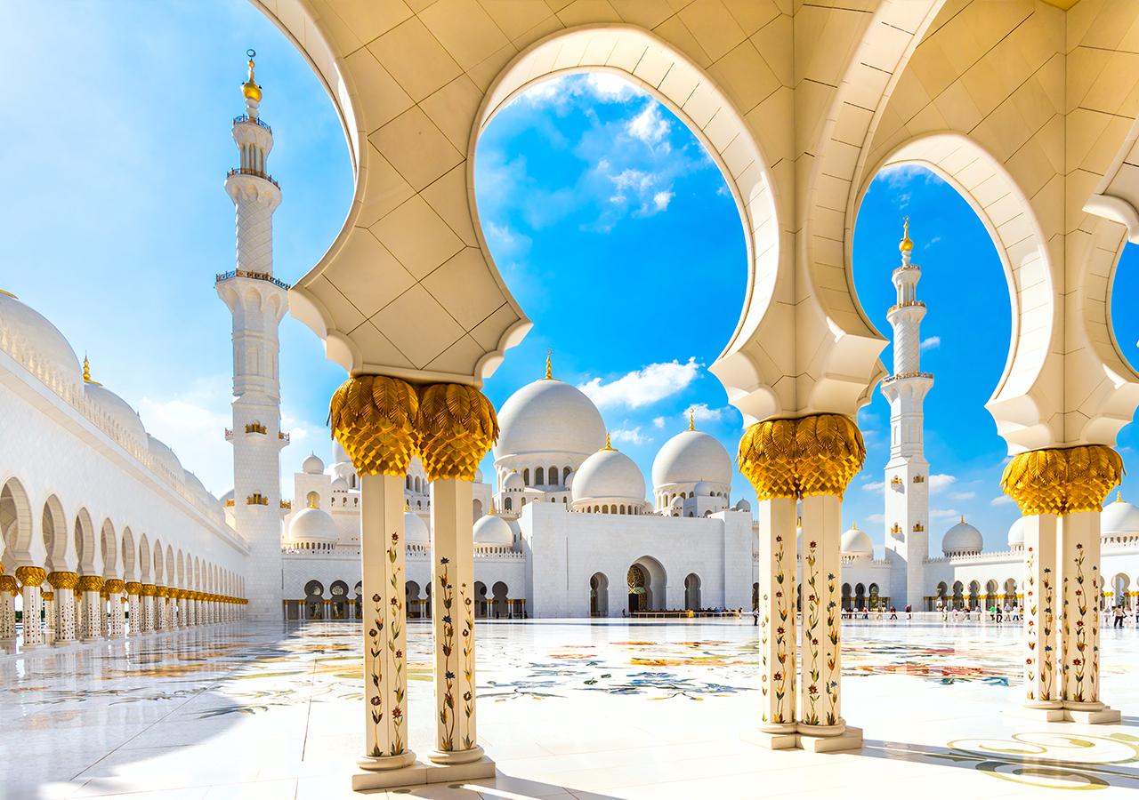 Abu Dhabi Grand Mosque, Presidential Palace & Heritage Village Day Tour from Dubai