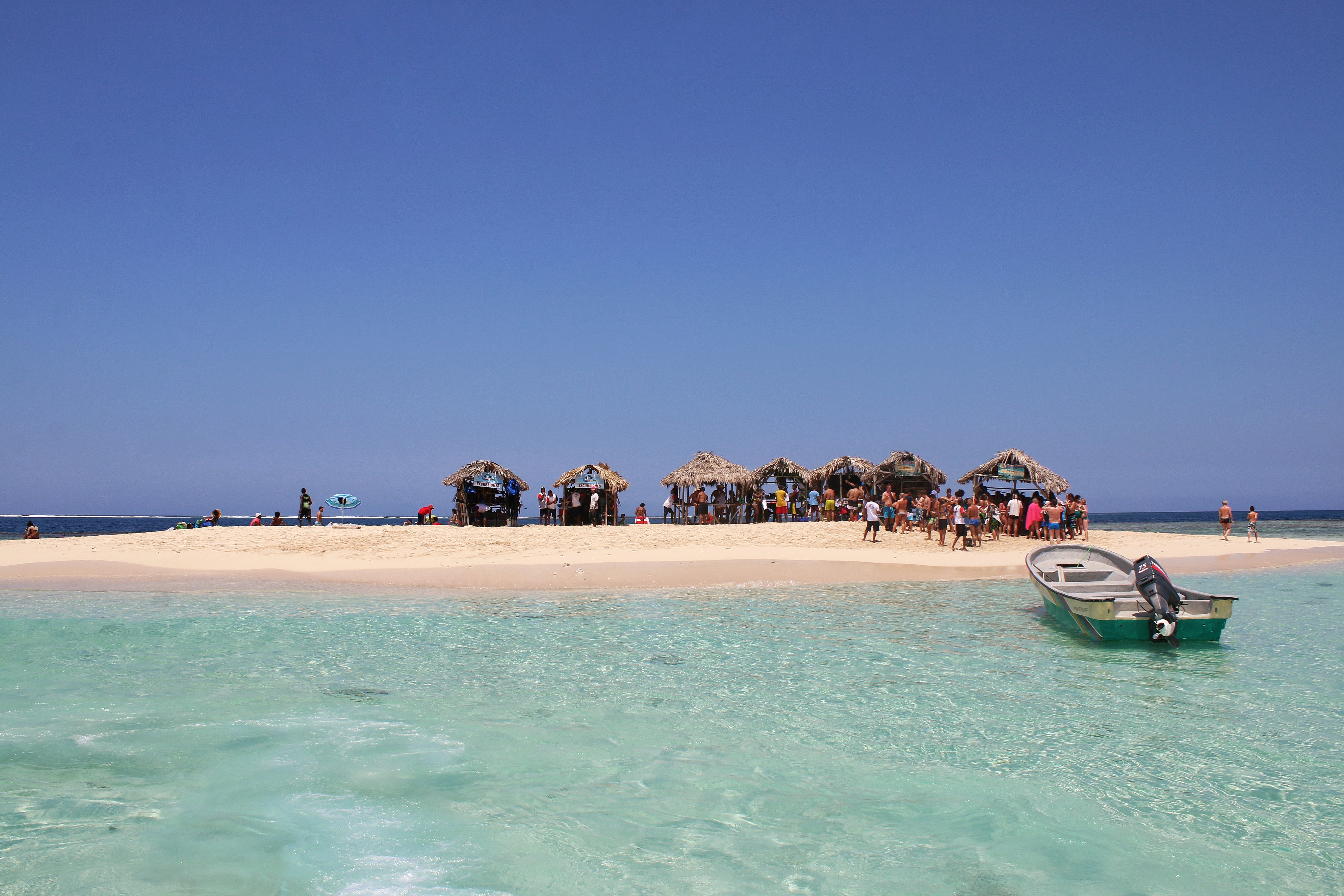 Cayo Arena VIP Catamaran Experience