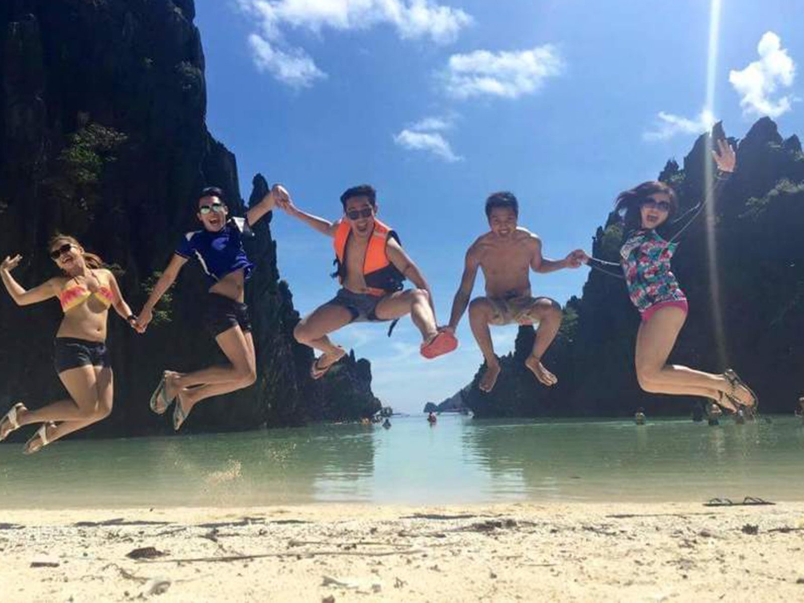 El Nido Island Hopping: Lagoons, Beaches & Bacuit Bay Cruise