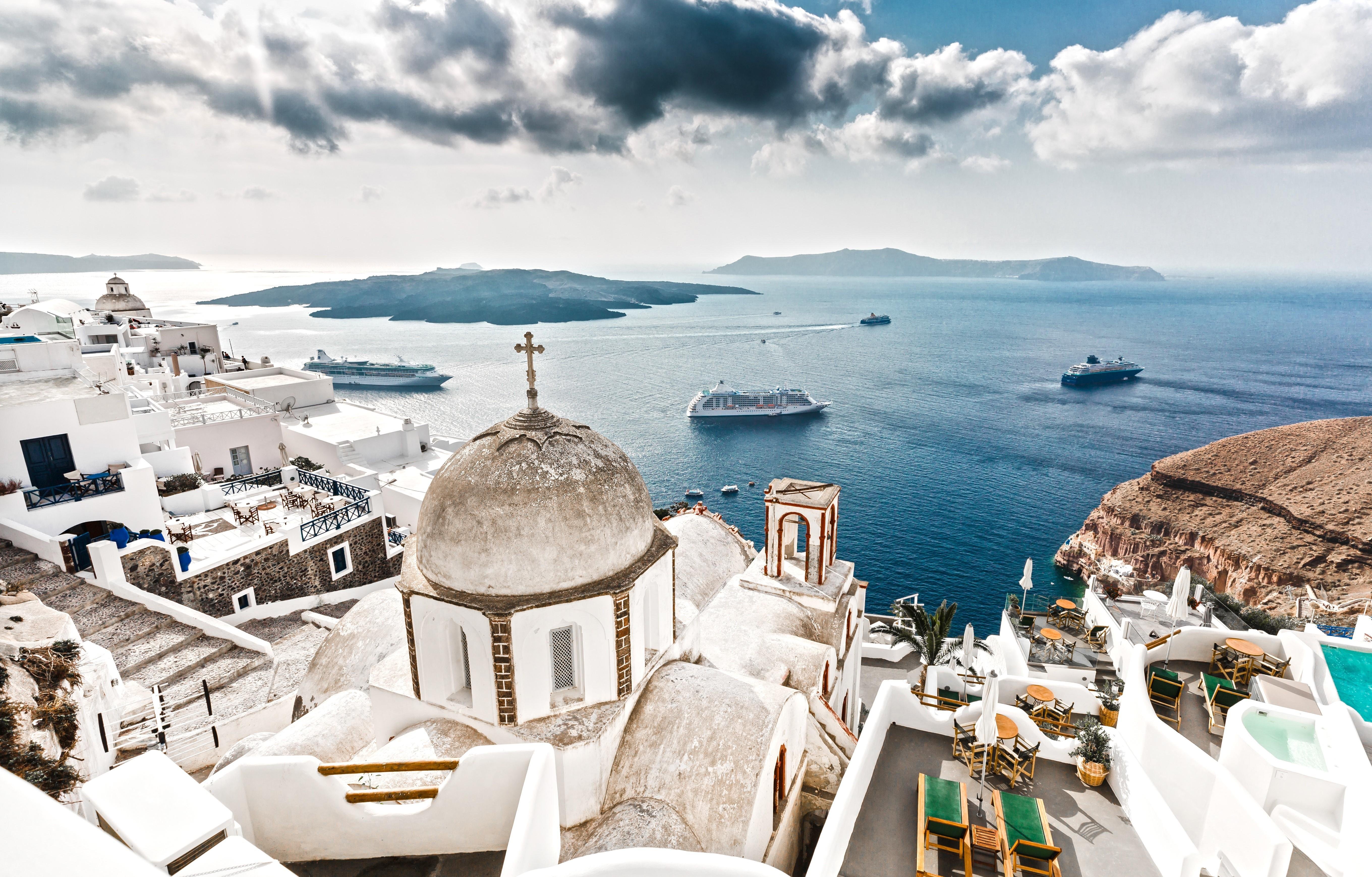 Santorini Full-Day Bus Tour: Villages, Akrotiri & Oia Sunset