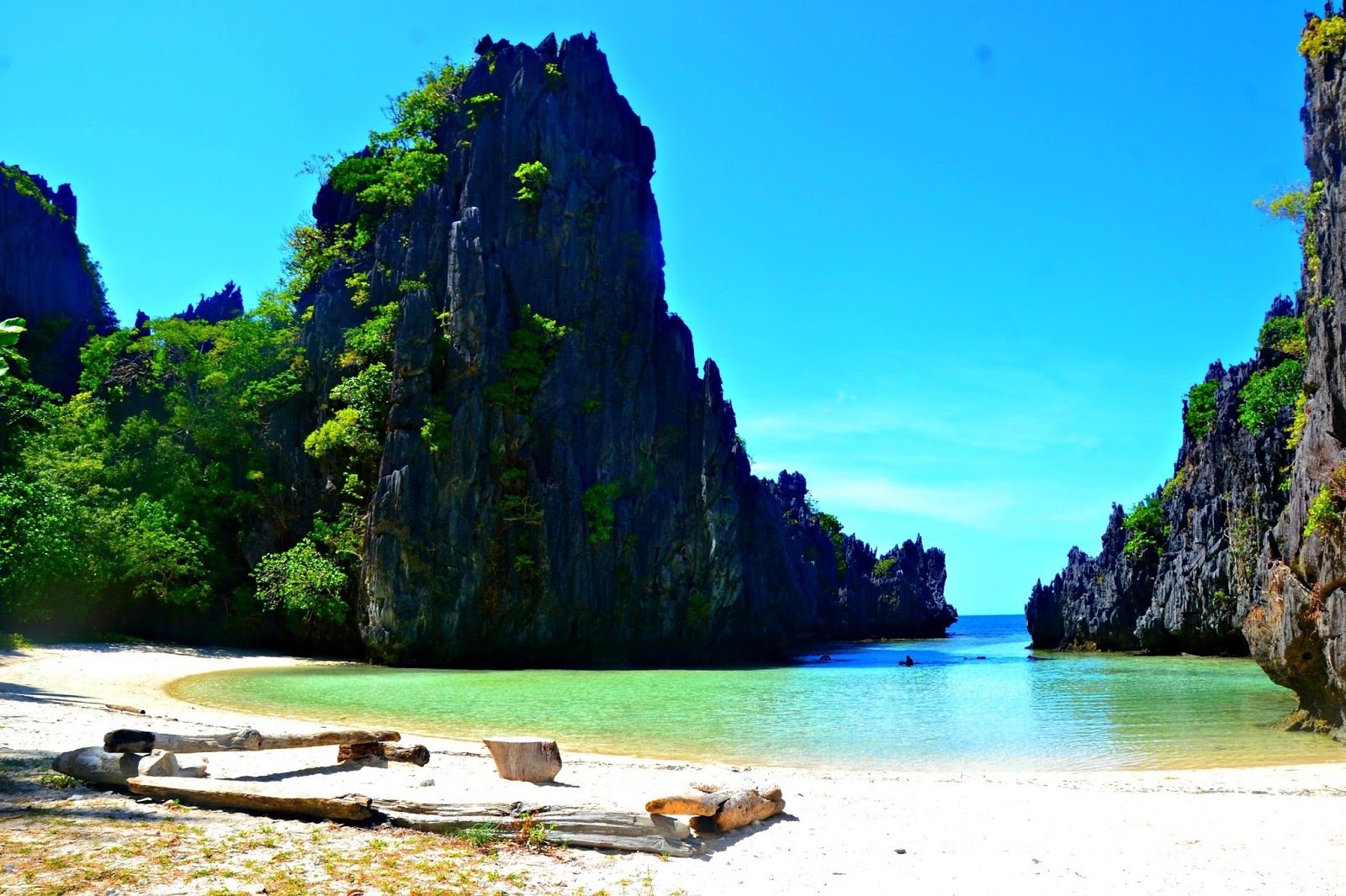 El Nido Island Hopping Tour C: Hidden Beaches & Matinloc Shrine
