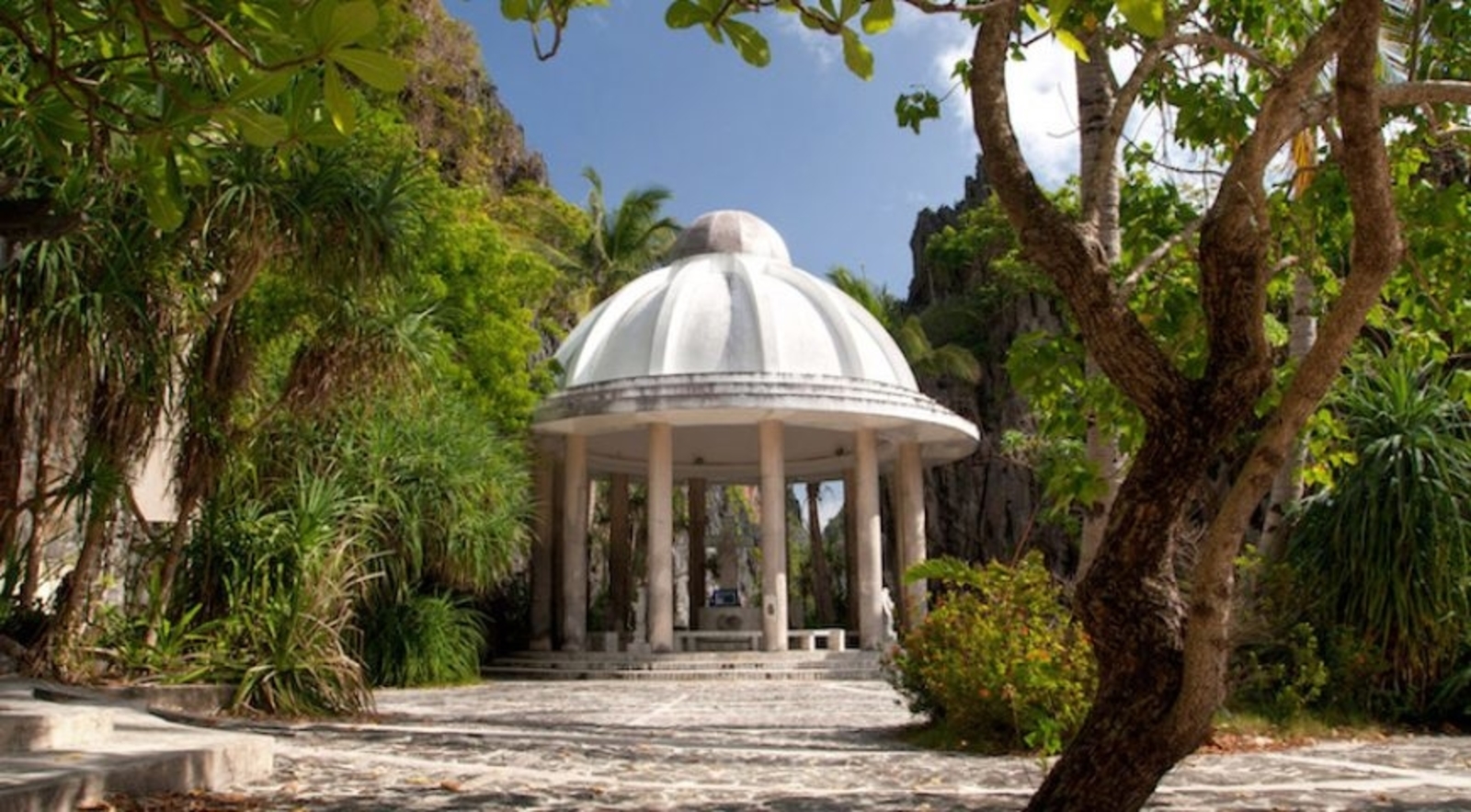 El Nido Island Hopping Tour C: Hidden Beaches & Matinloc Shrine