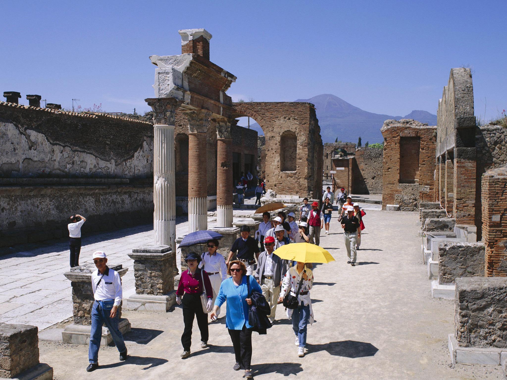 Pompeii and Herculaneum: Private Tour with Transportation - Pompeii and Herculaneum tour with an archaeologist guide
