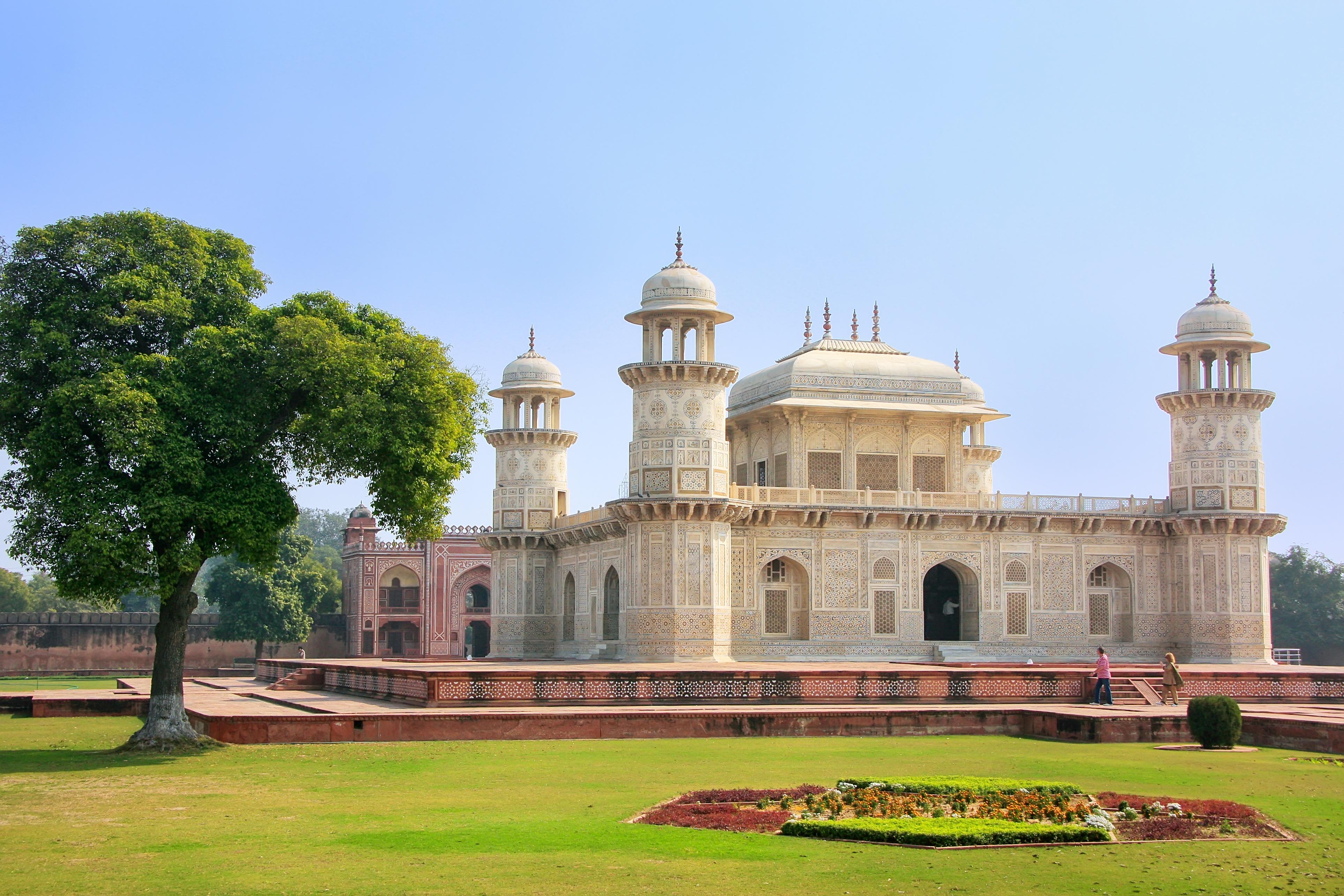 Delhi to Taj Mahal & Agra Day Tour by Gatimaan Express