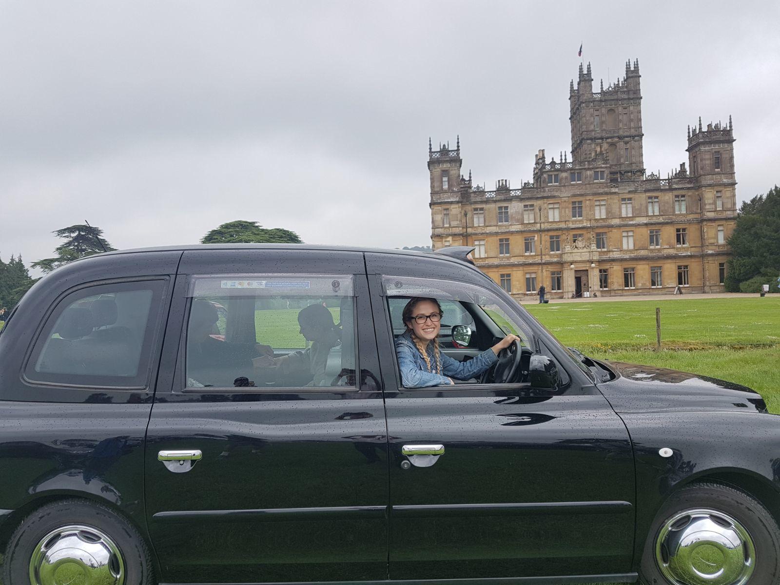 Downton Abbey Countryside Tour in Classic Black Taxi