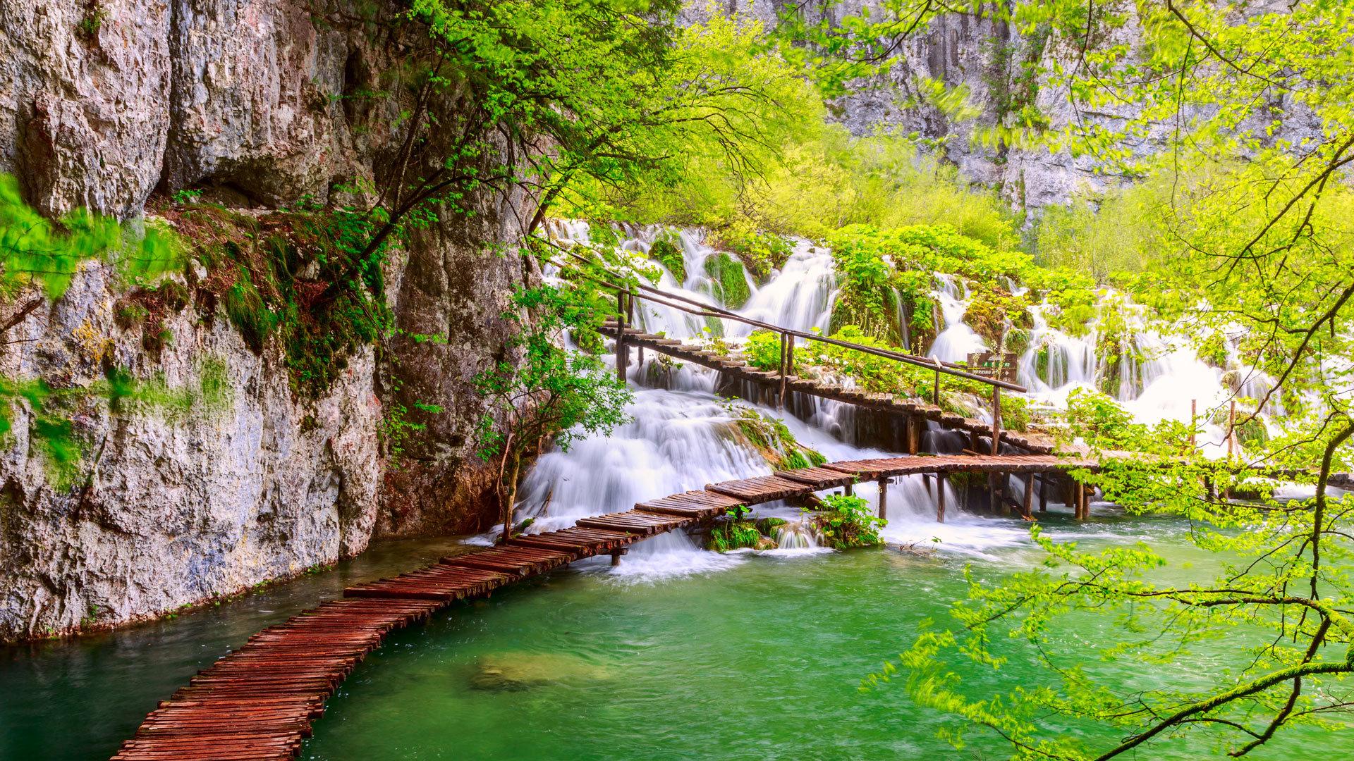 Split to Zagreb Transfer: Plitvice Lakes Guided Day Trip