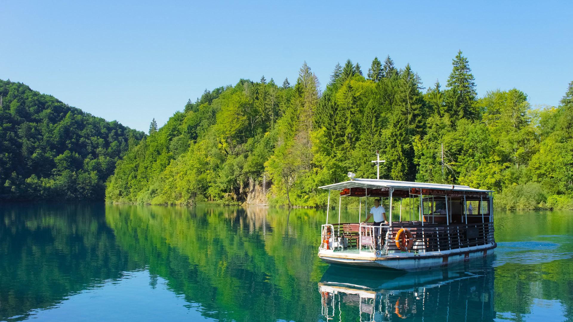 Split to Zagreb Transfer: Plitvice Lakes Guided Day Trip