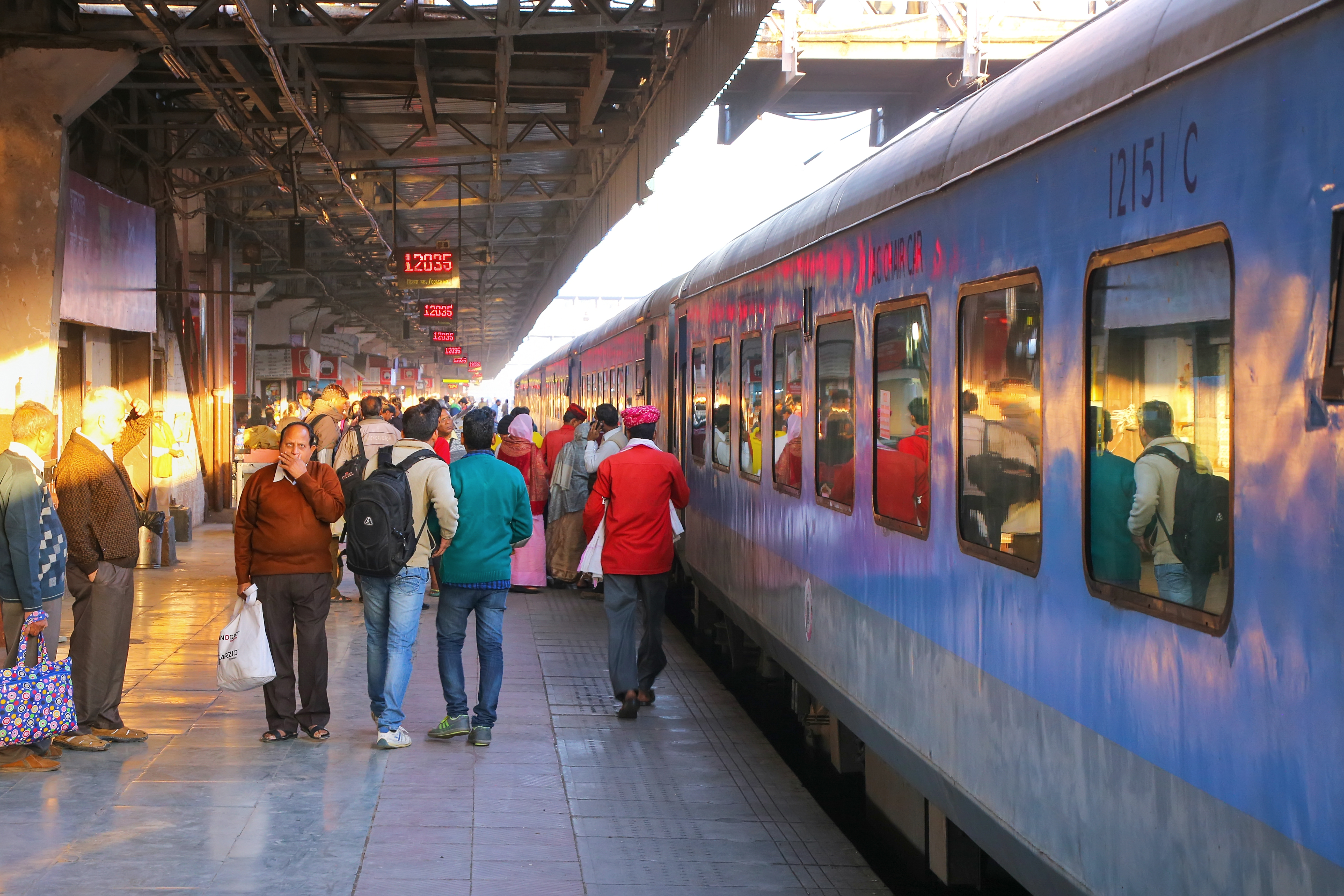 Delhi to Taj Mahal & Agra Day Tour by Gatimaan Express