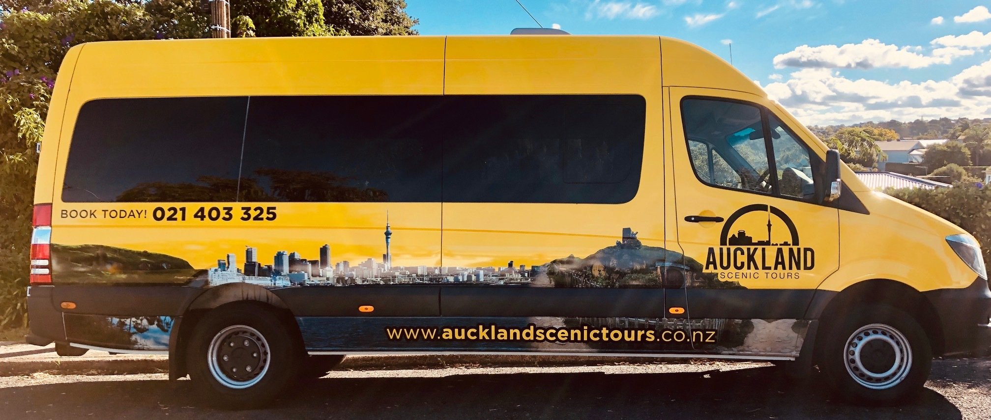 Hobbiton and Waitomo glow worm caves day tour from Auckland — image 7