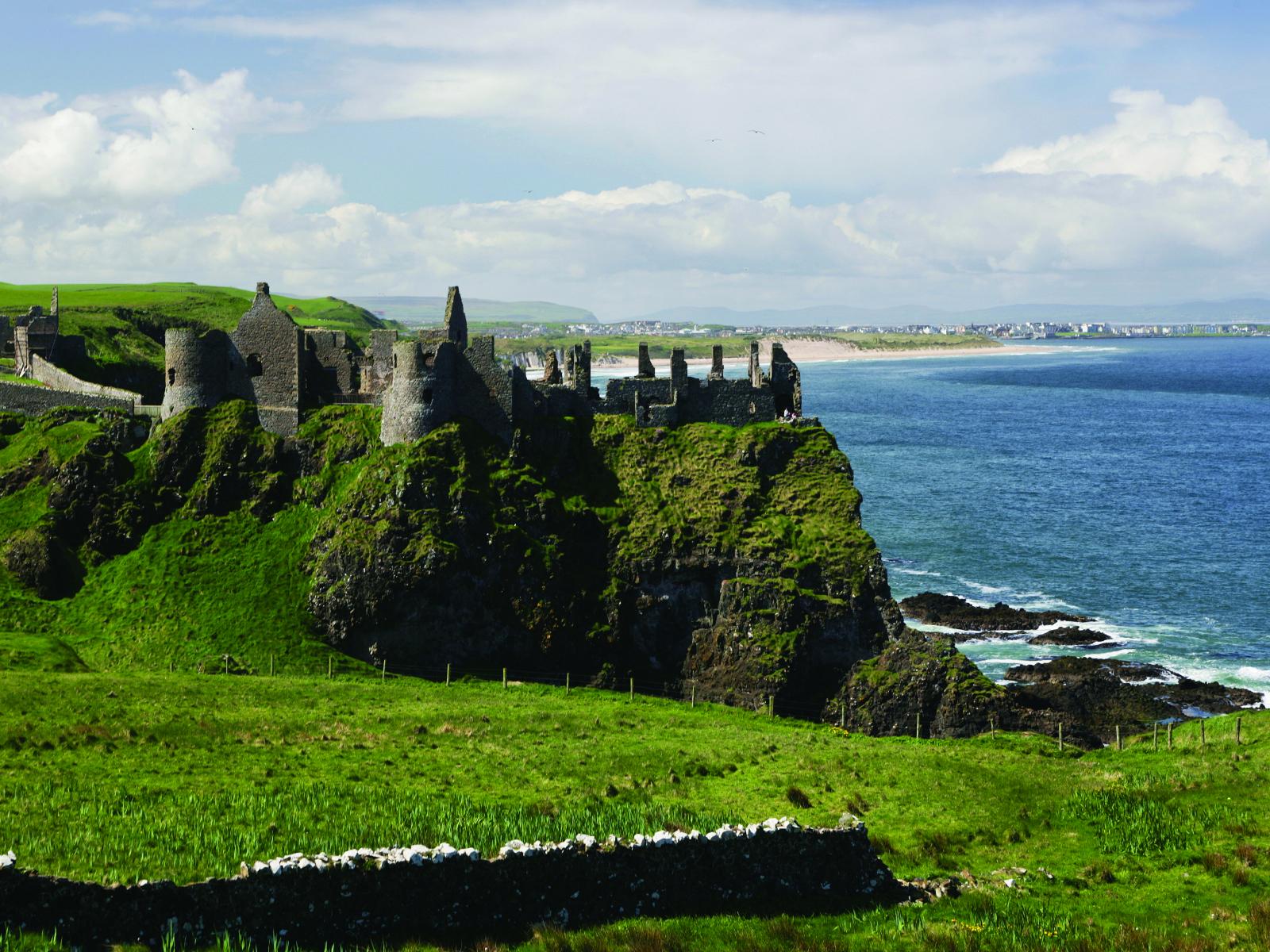 Belfast: Giant's Causeway Tour w/ Titanic Exhibit Admission