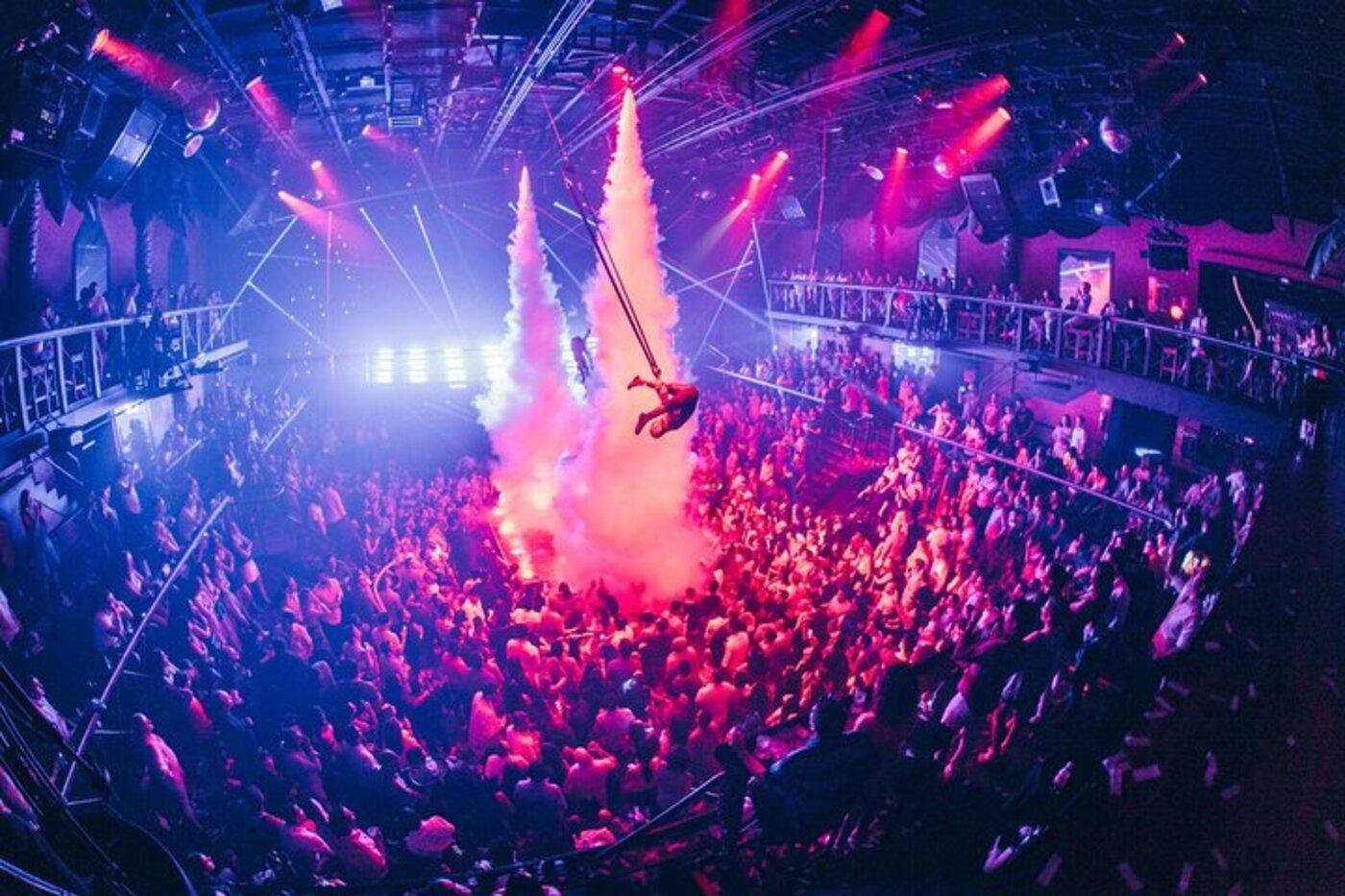 Punta Cana: Coco Bongo Night Show with Open Bar & Hotel Transfer