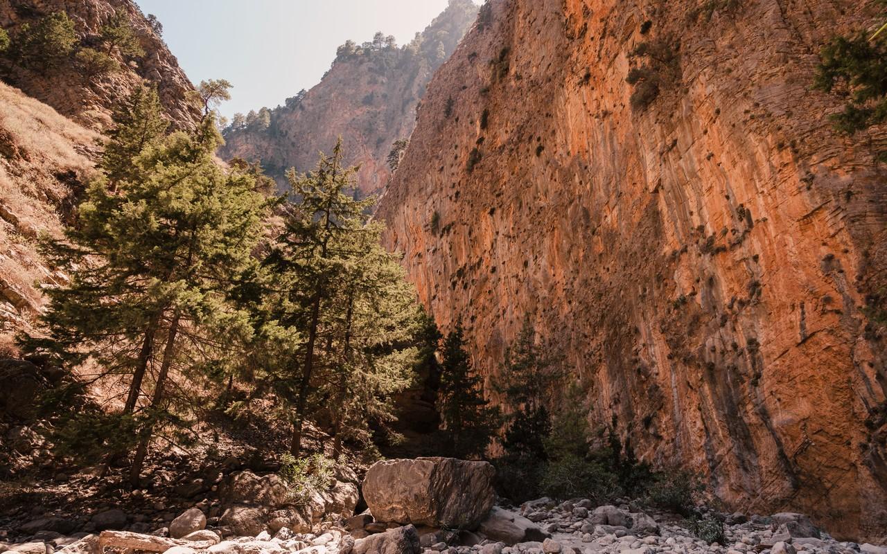 Samaria Gorge hike Crete — Xyloskalo descent, Iron Gates Sideroportes, kri-kri ibex, Agia Roumeli Libyan Sea — image 67