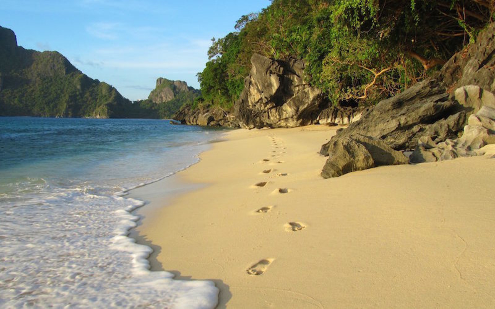 El Nido Hidden Beaches & Island Lagoons Boat Tour